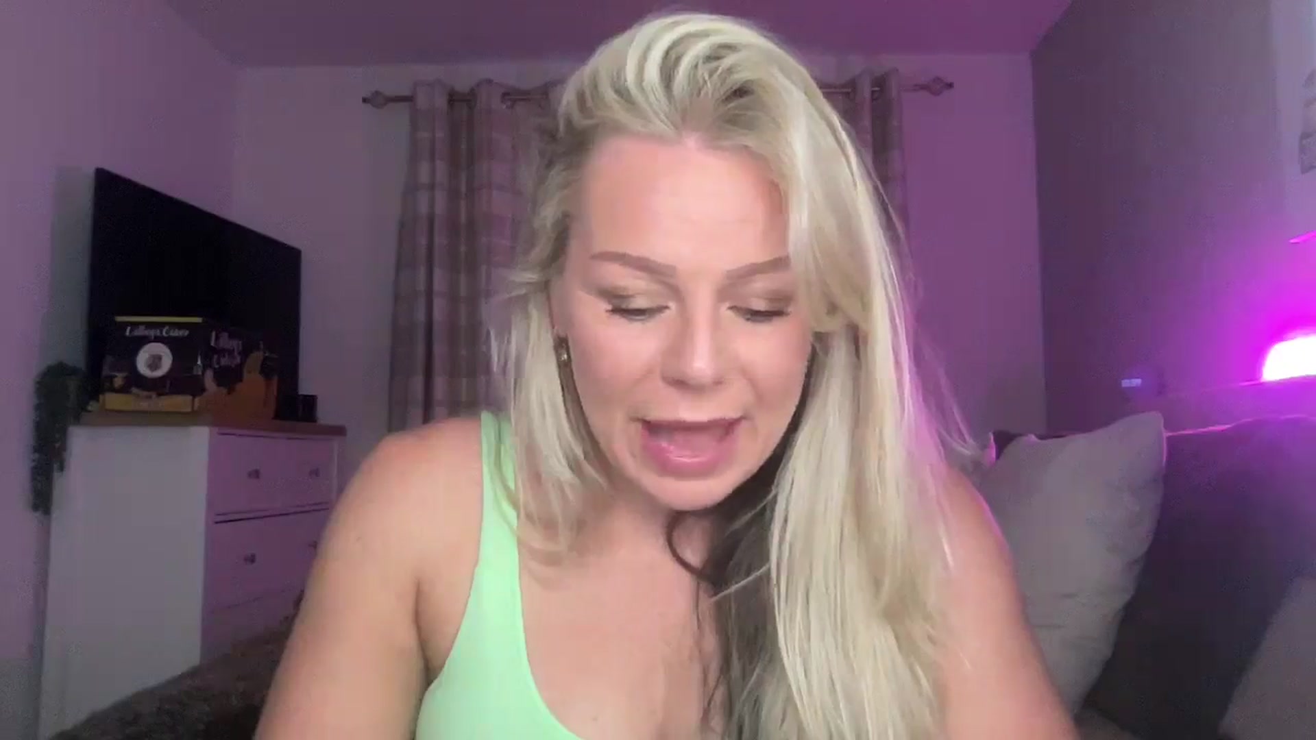 Gallery image thumbnail from Little_L's myfreecams stream on, 08/16/2024, 23:57 image 2 of 20