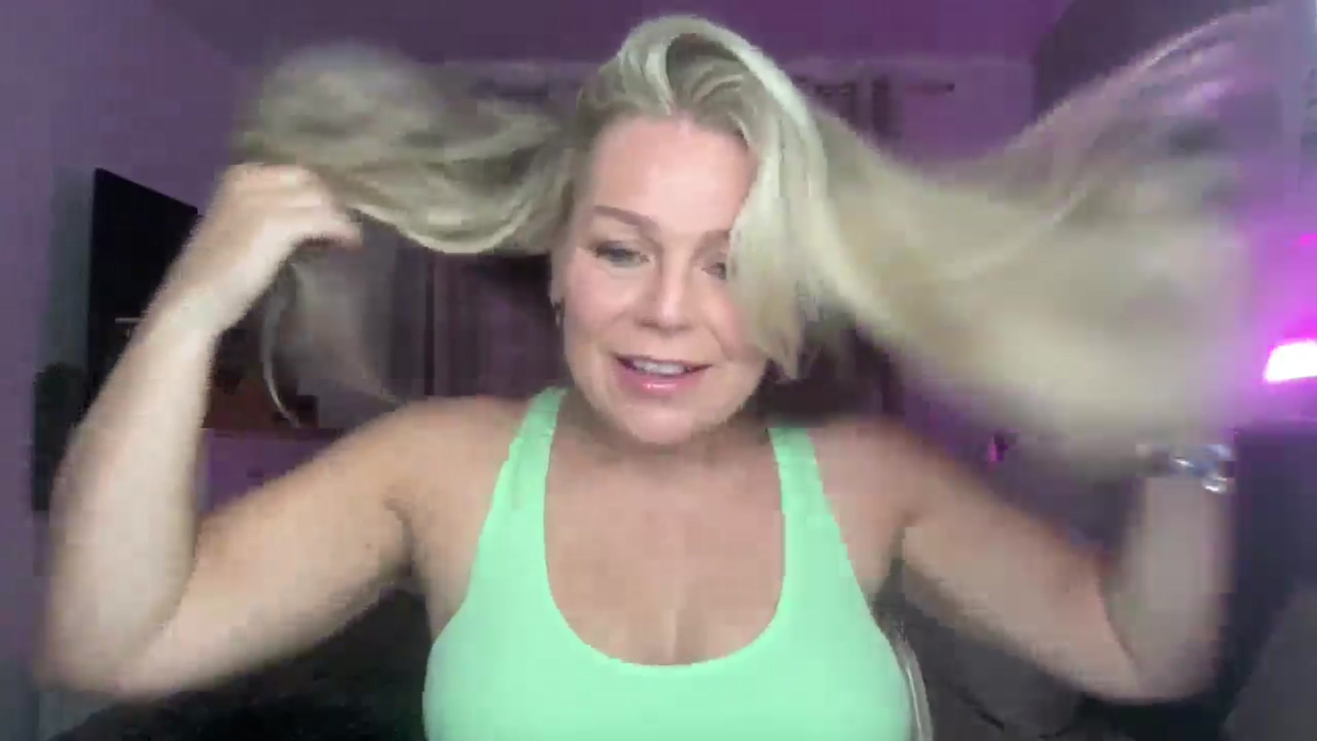 Gallery image thumbnail from Little_L's myfreecams stream on, 08/16/2024, 23:57 image 4 of 20