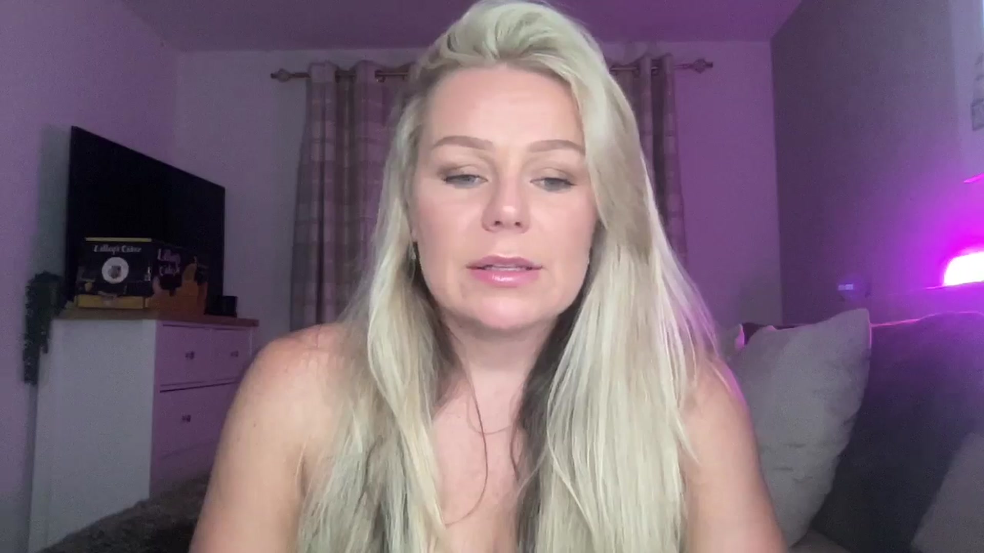 Gallery image thumbnail from Little_L's myfreecams stream on, 08/16/2024, 23:57 image 6 of 20