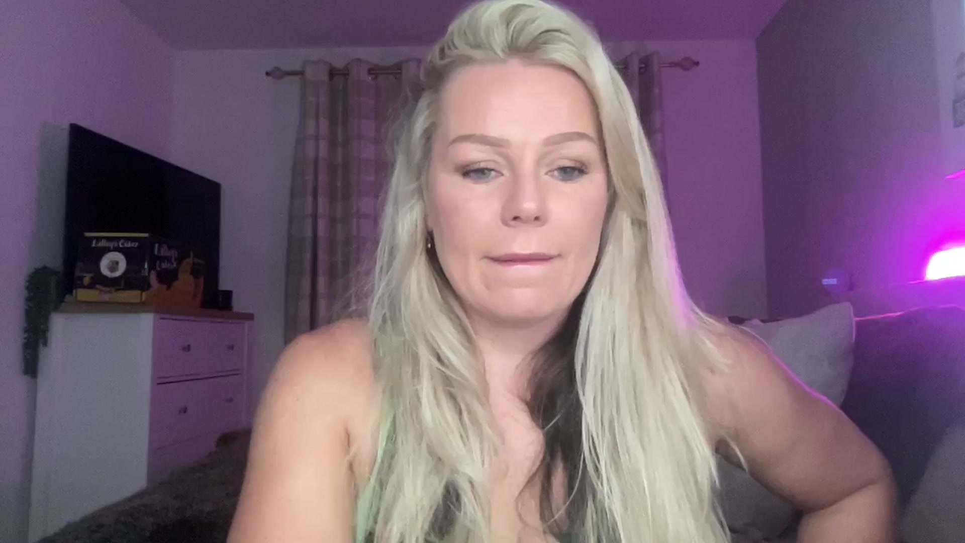 Gallery image thumbnail from Little_L's myfreecams stream on, 08/16/2024, 23:57 image 3 of 20