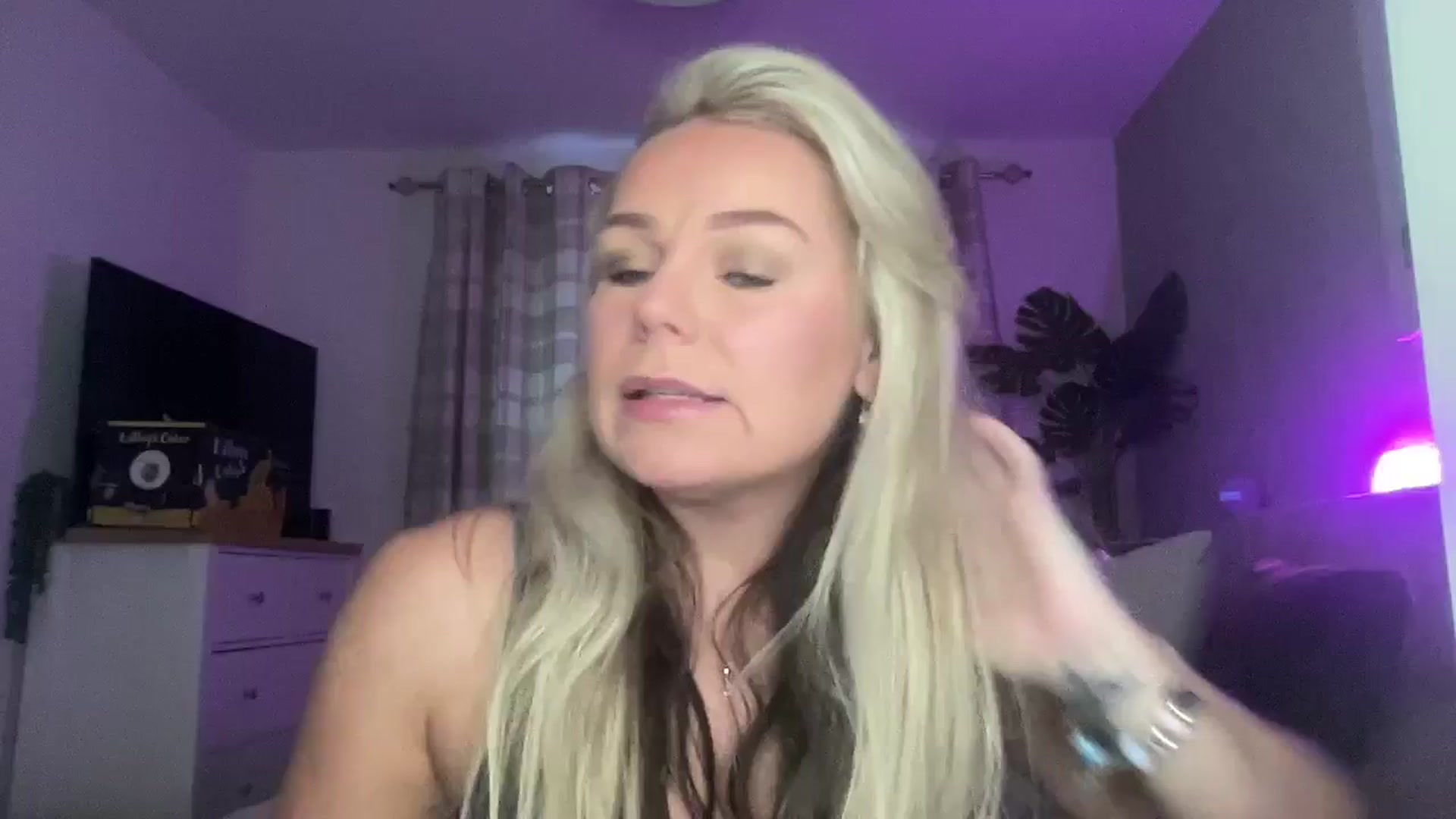Gallery image thumbnail from Little_L's myfreecams stream on, 08/17/2024, 20:52 image 1 of 20