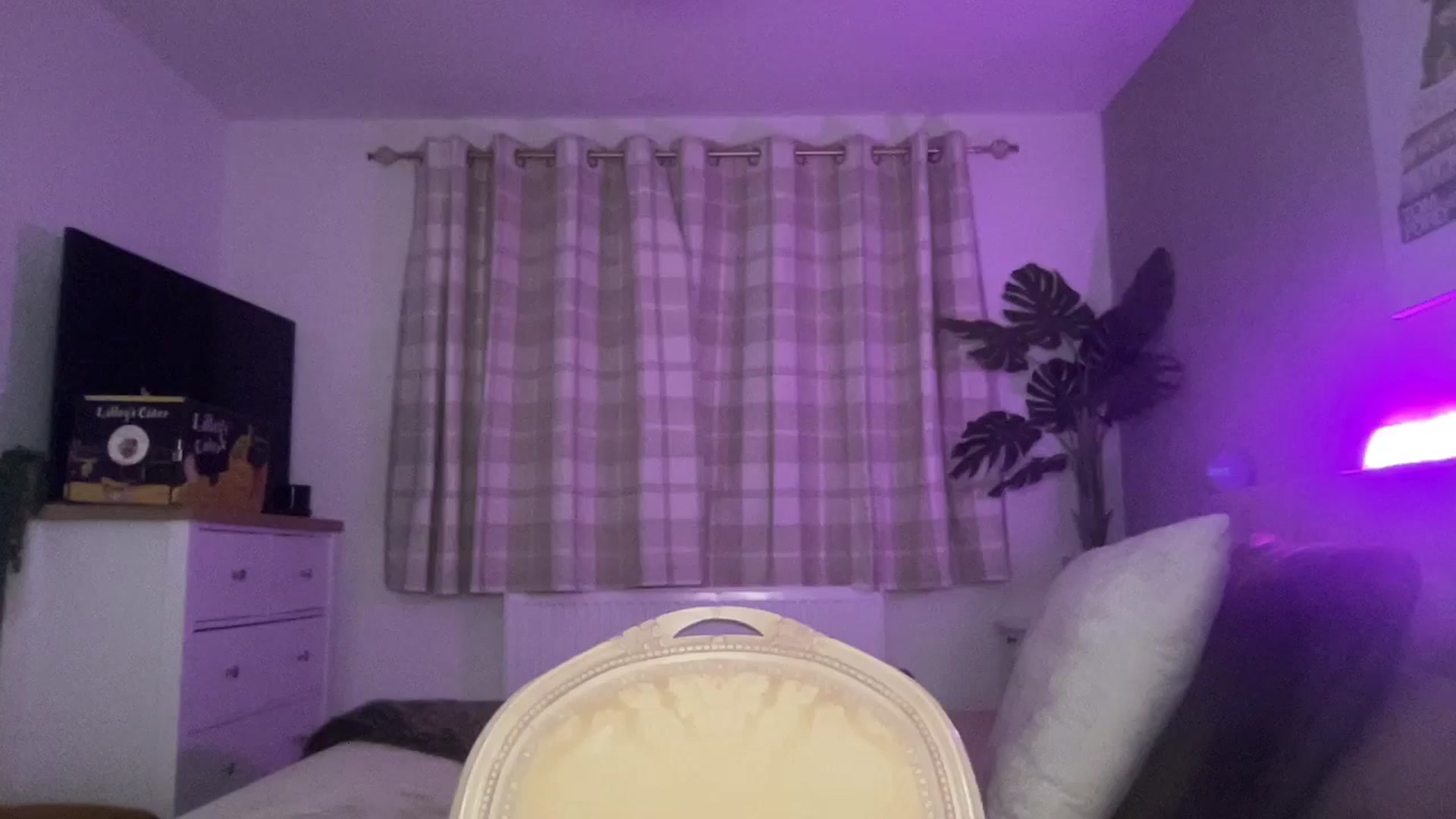 Gallery image thumbnail from Little_L's myfreecams stream on, 08/17/2024, 21:54 image 17 of 20