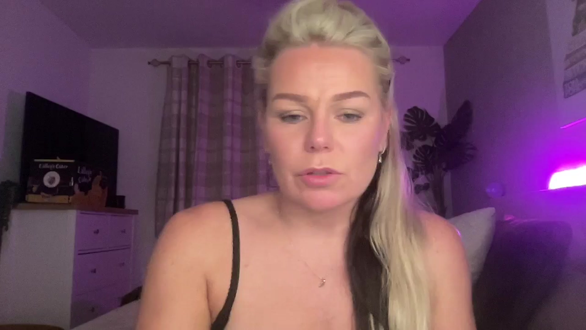 Gallery image thumbnail from Little_L's myfreecams stream on, 08/17/2024, 21:54 image 20 of 20