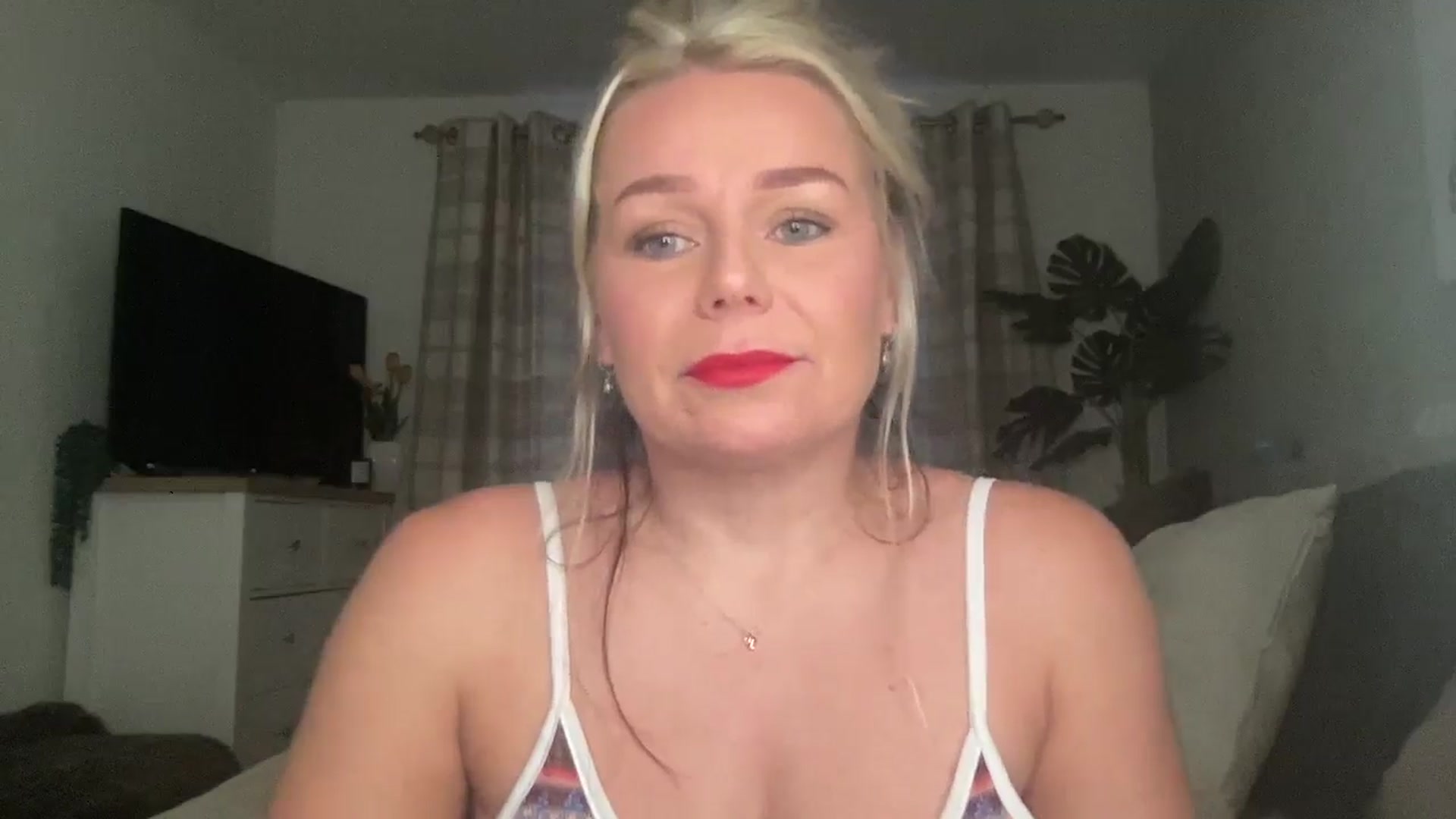 Gallery image thumbnail from Little_L's myfreecams stream on, 08/24/2024, 19:27 image 16 of 20