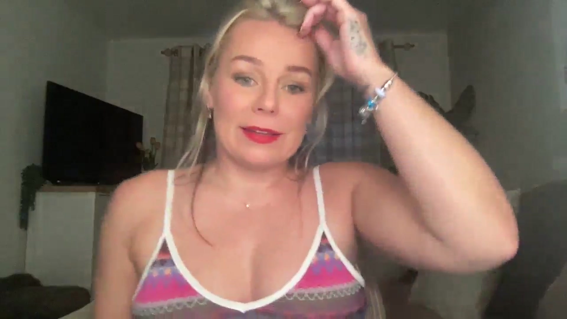 Gallery image thumbnail from Little_L's myfreecams stream on, 08/24/2024, 19:27 image 15 of 20