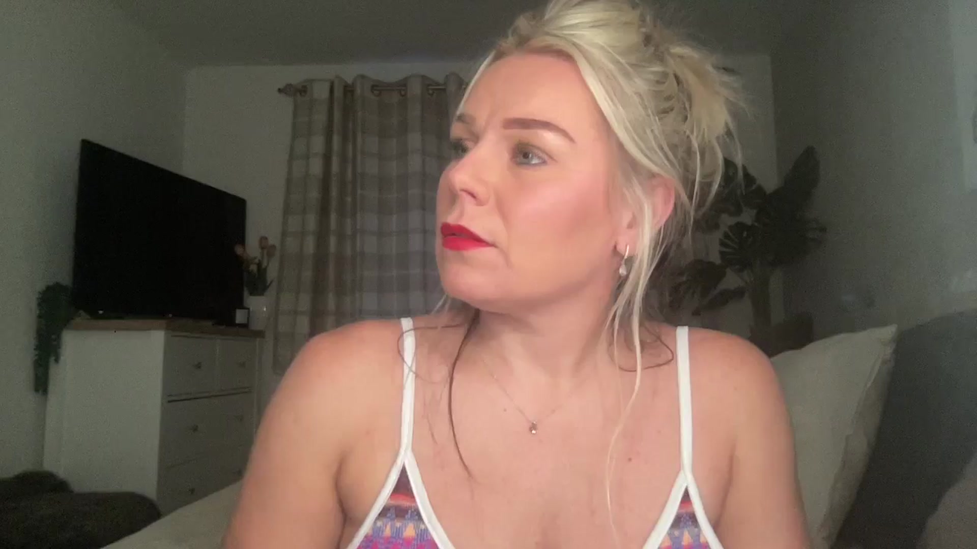 Gallery image thumbnail from Little_L's myfreecams stream on, 08/24/2024, 19:27 image 20 of 20