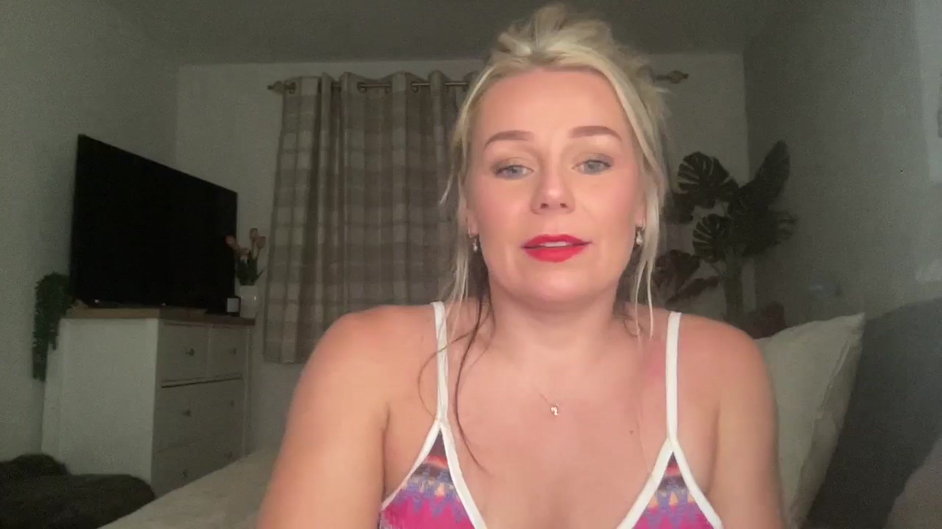 Gallery image thumbnail from Little_L's myfreecams stream on, 08/24/2024, 19:51 image 6 of 20