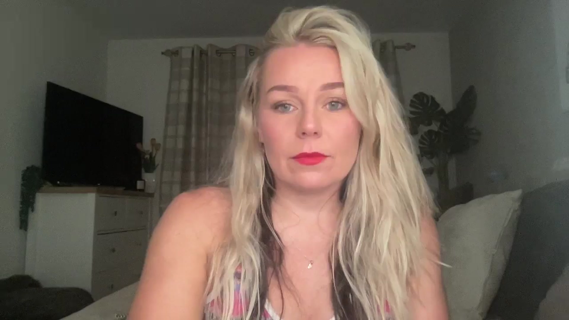 Gallery image thumbnail from Little_L's myfreecams stream on, 08/24/2024, 19:51 image 12 of 20