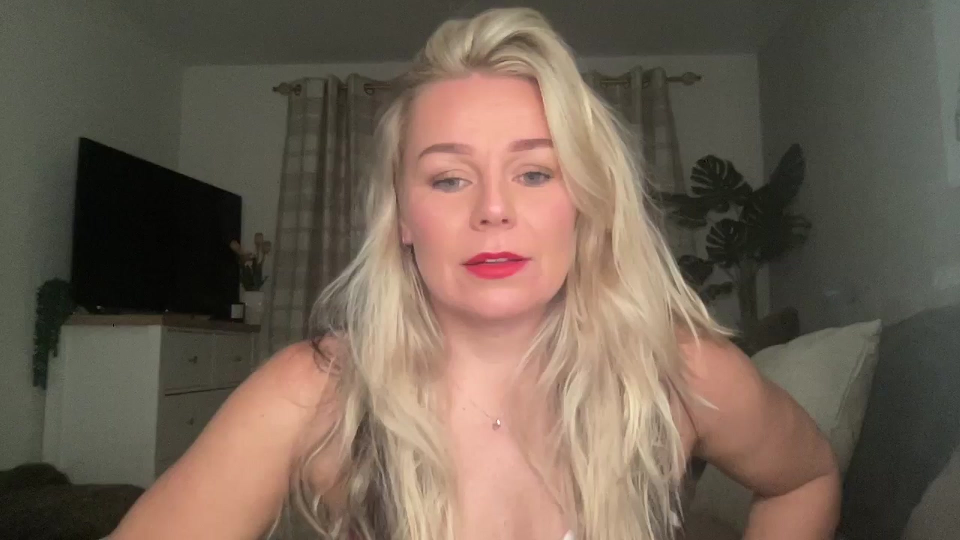 Gallery image thumbnail from Little_L's myfreecams stream on, 08/24/2024, 19:51 image 9 of 20