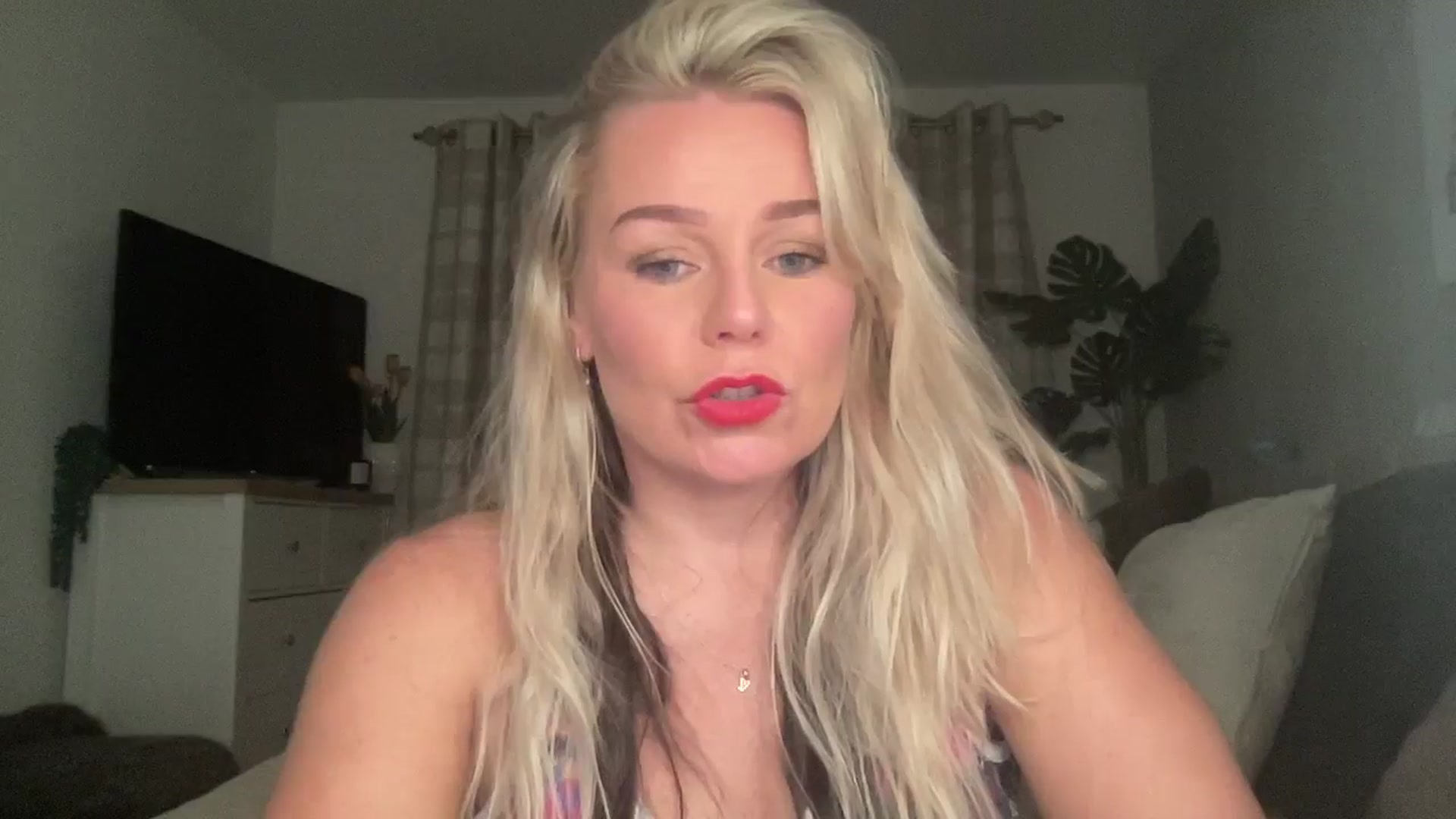 Gallery image thumbnail from Little_L's myfreecams stream on, 08/24/2024, 19:51 image 14 of 20