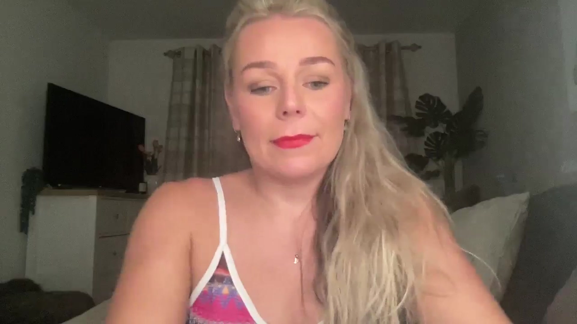 Gallery image thumbnail from Little_L's myfreecams stream on, 08/24/2024, 19:51 image 16 of 20