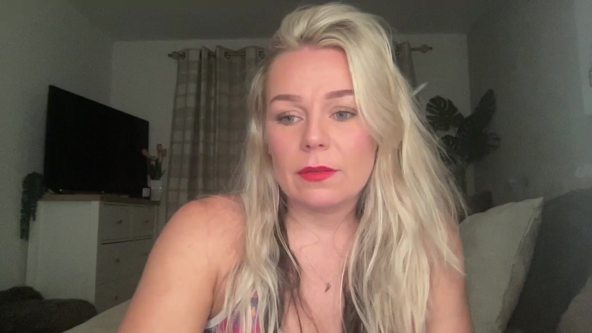 Gallery image thumbnail from Little_L's myfreecams stream on, 08/24/2024, 19:51 image 13 of 20