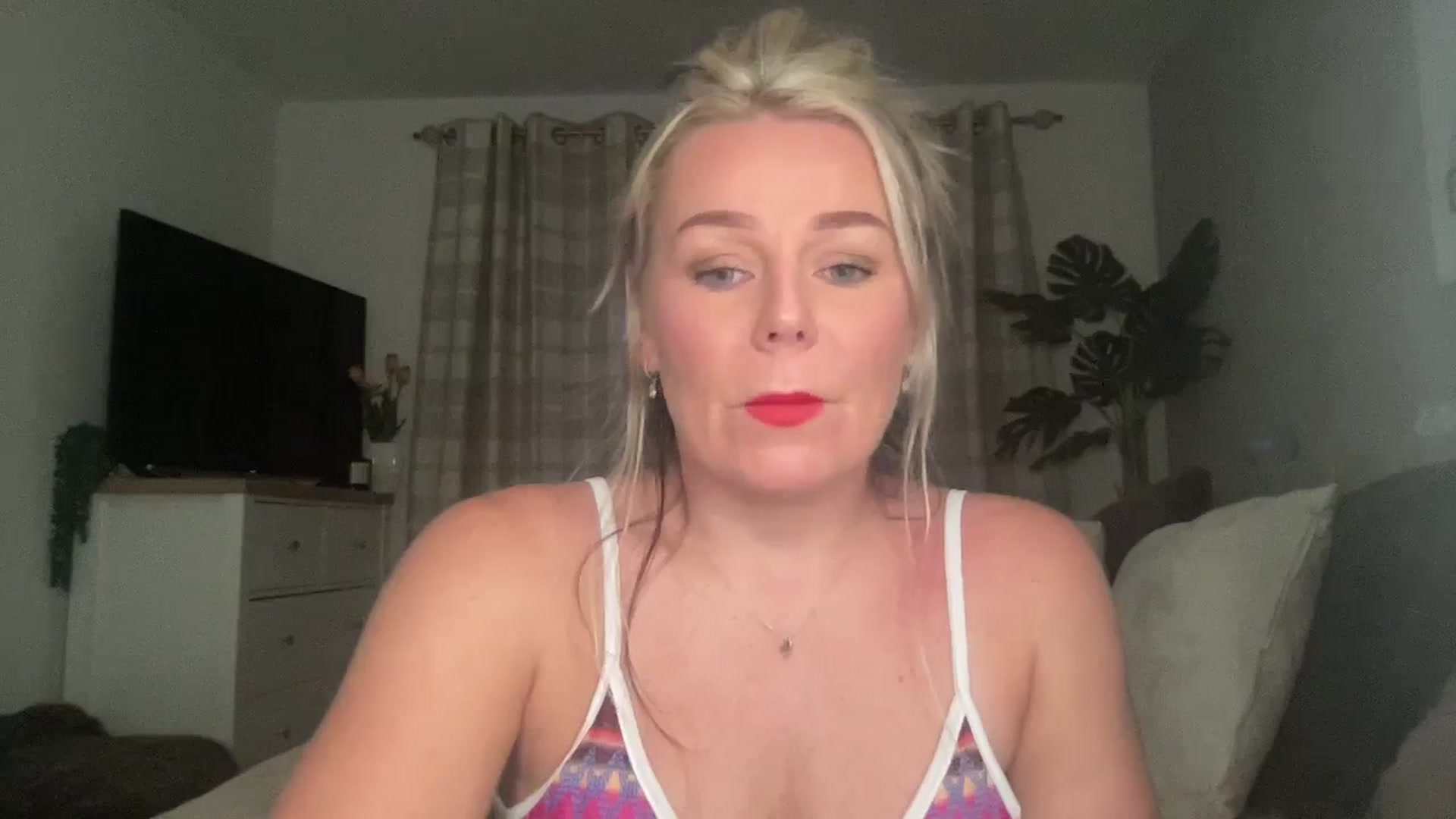 Gallery image thumbnail from Little_L's myfreecams stream on, 08/24/2024, 19:51 image 2 of 20