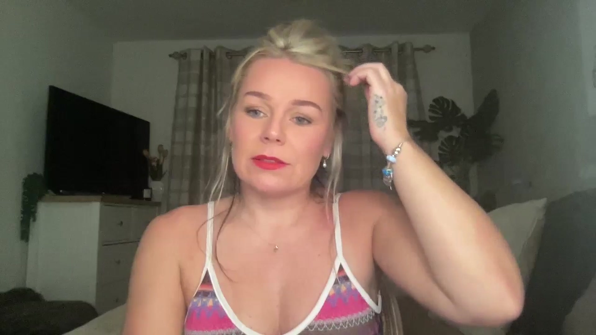 Gallery image thumbnail from Little_L's myfreecams stream on, 08/24/2024, 19:51 image 3 of 20