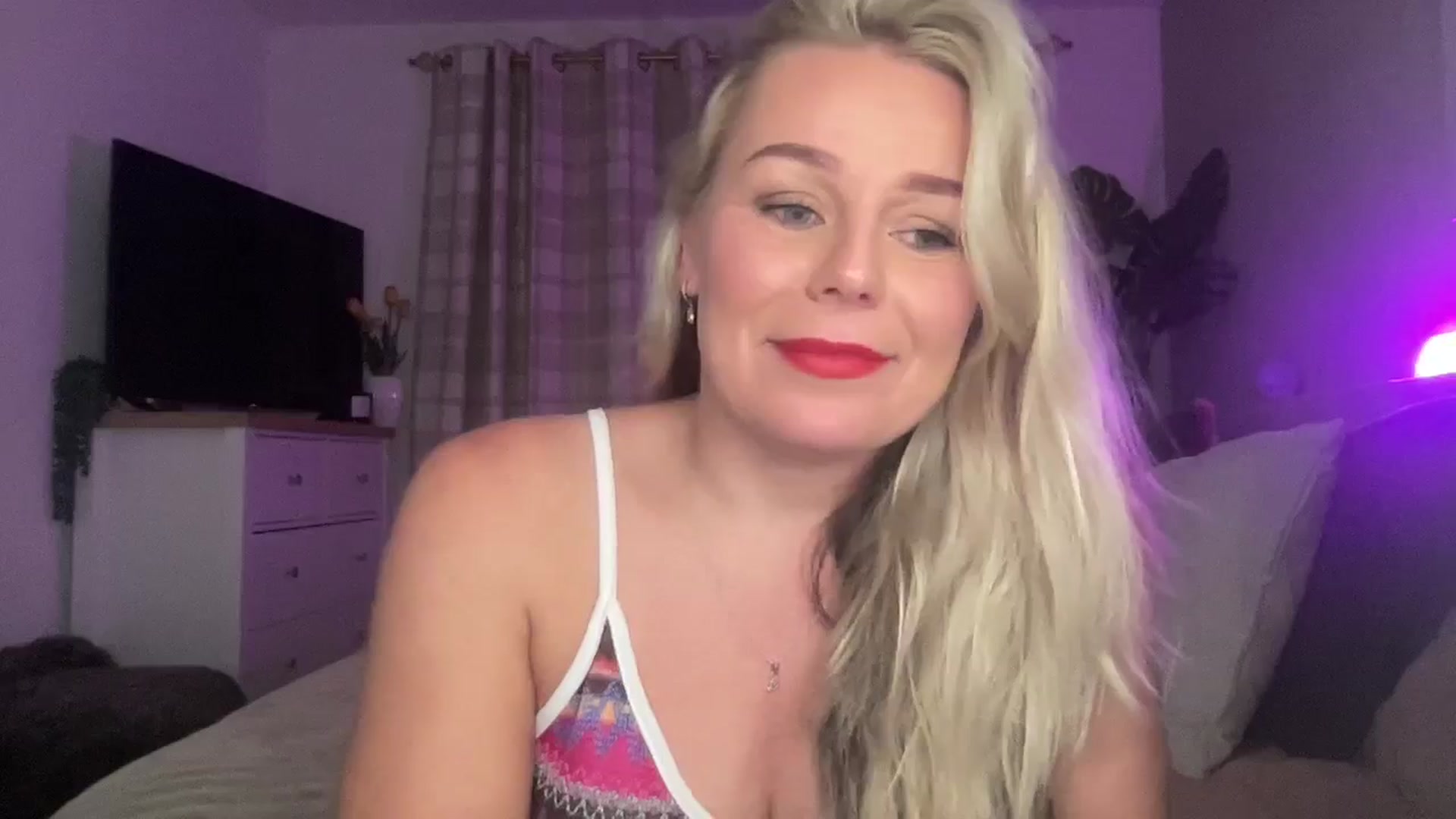 Gallery image thumbnail from Little_L's myfreecams stream on, 08/24/2024, 21:16 image 9 of 20