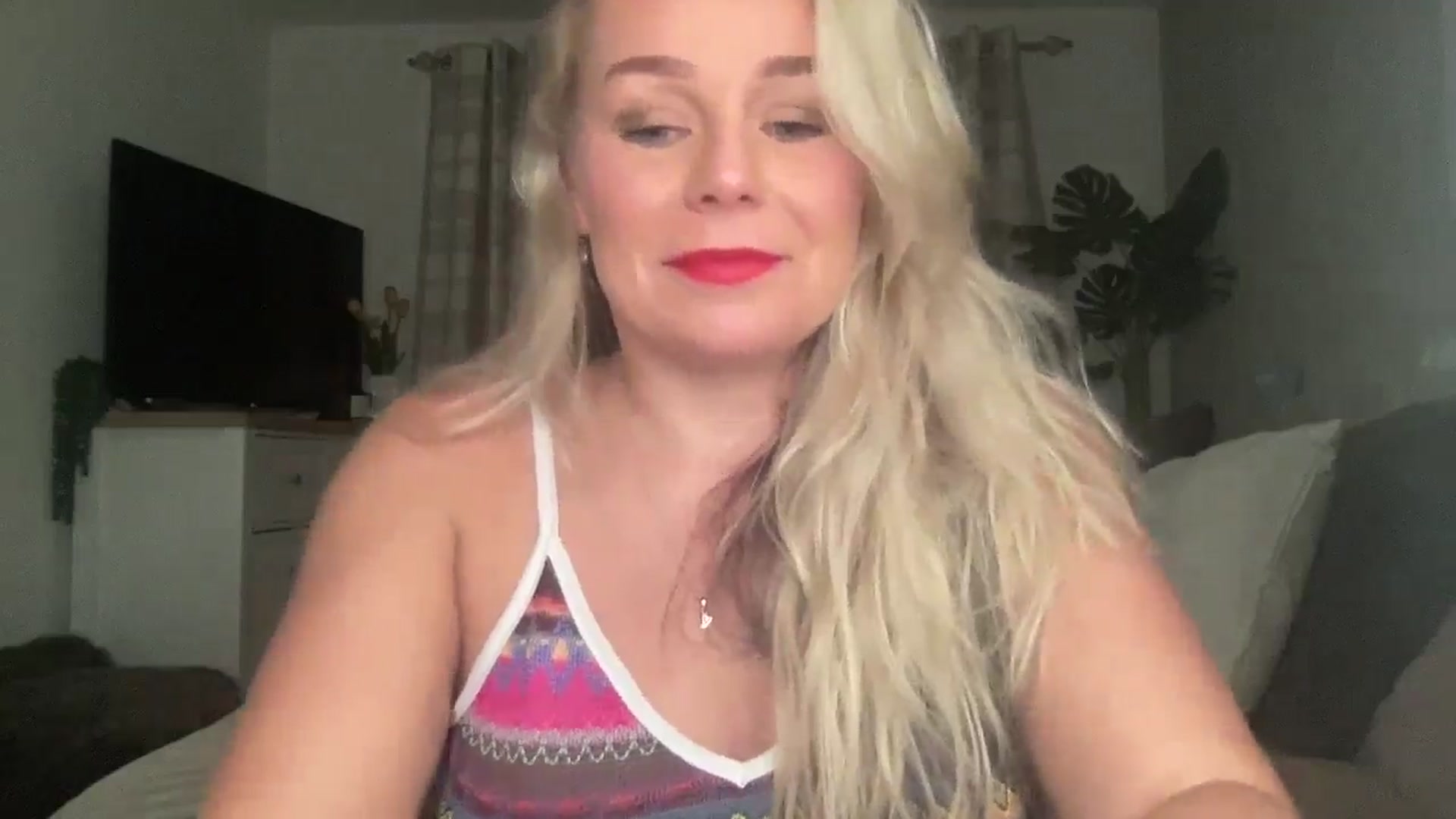 Gallery image thumbnail from Little_L's myfreecams stream on, 08/24/2024, 21:16 image 3 of 20
