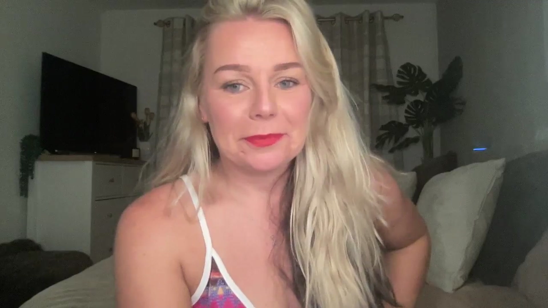 Gallery image thumbnail from Little_L's myfreecams stream on, 08/24/2024, 21:16 image 7 of 20