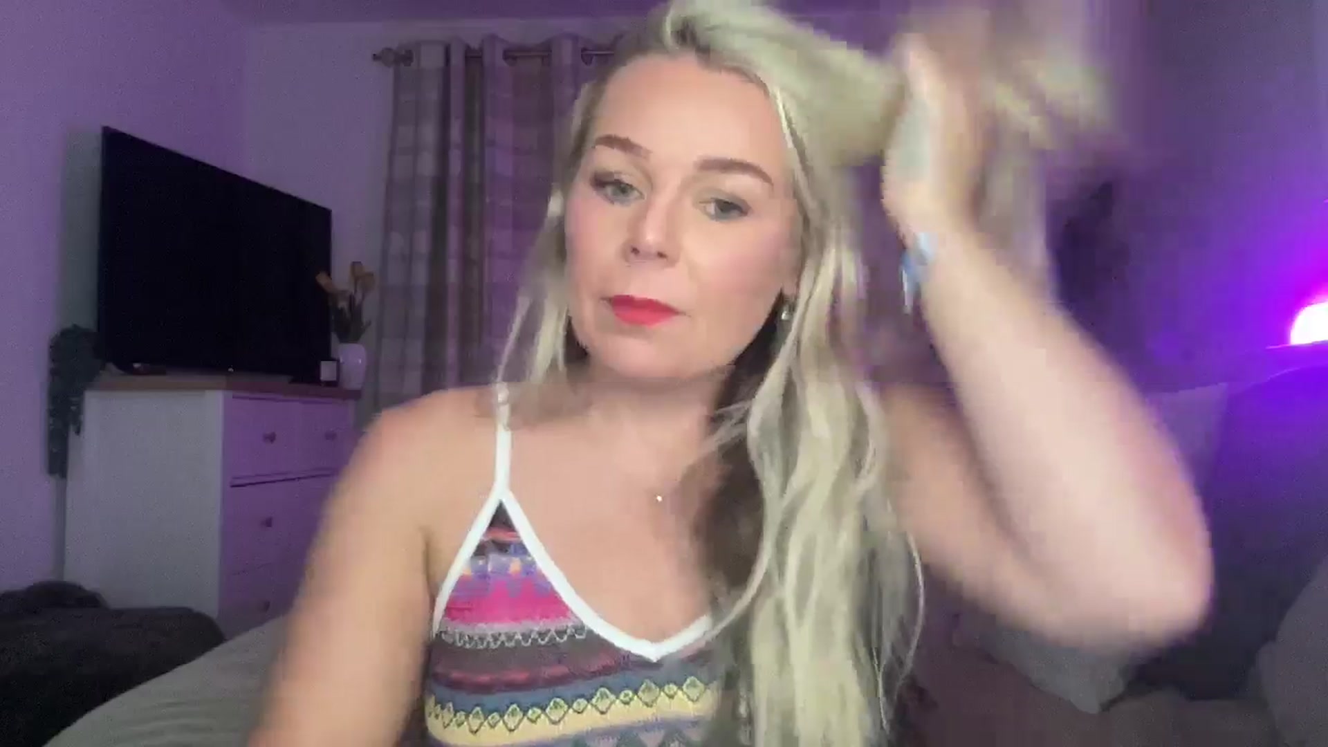 Gallery image thumbnail from Little_L's myfreecams stream on, 08/24/2024, 21:16 image 12 of 20
