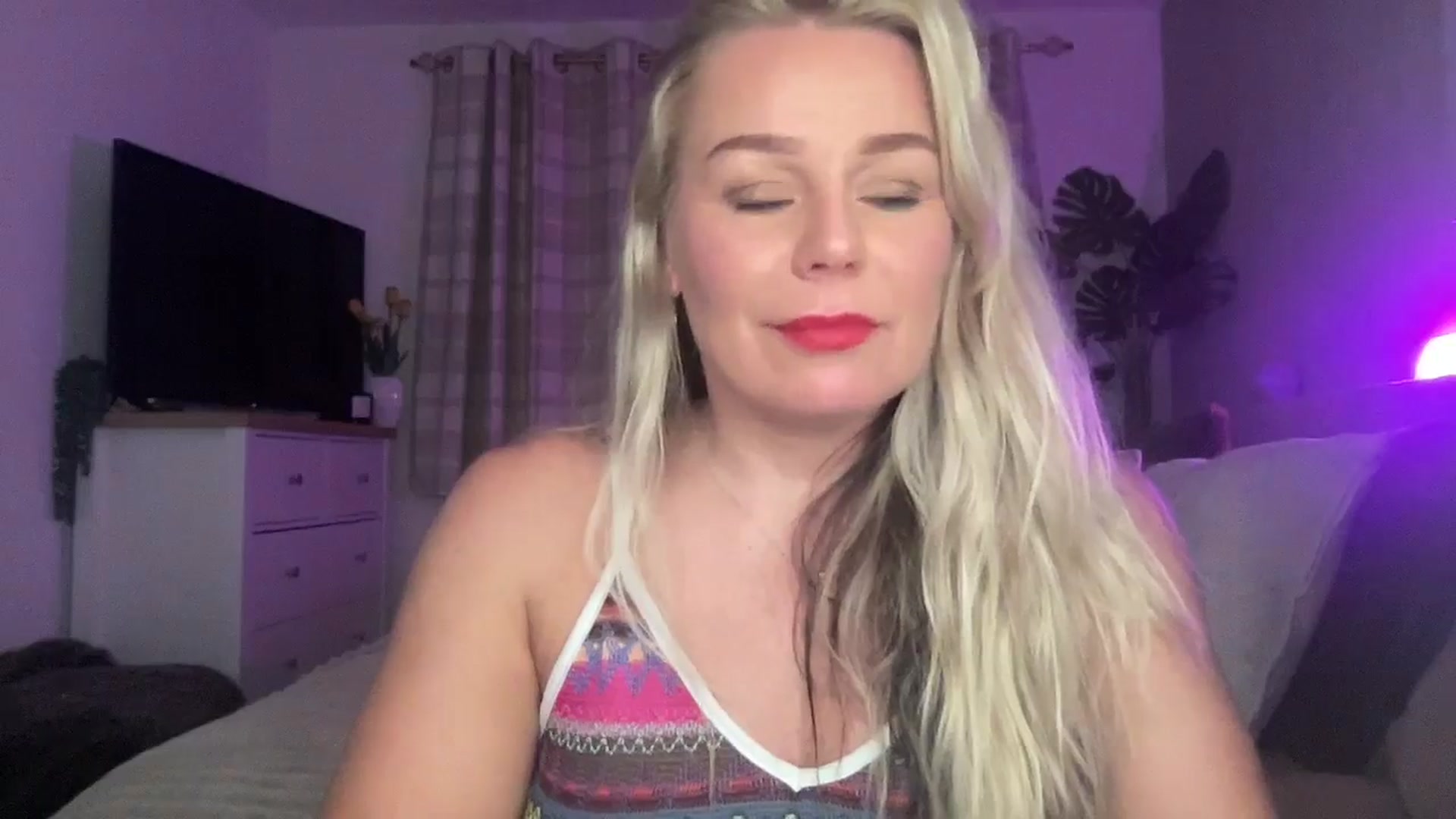 Gallery image thumbnail from Little_L's myfreecams stream on, 08/24/2024, 21:16 image 13 of 20