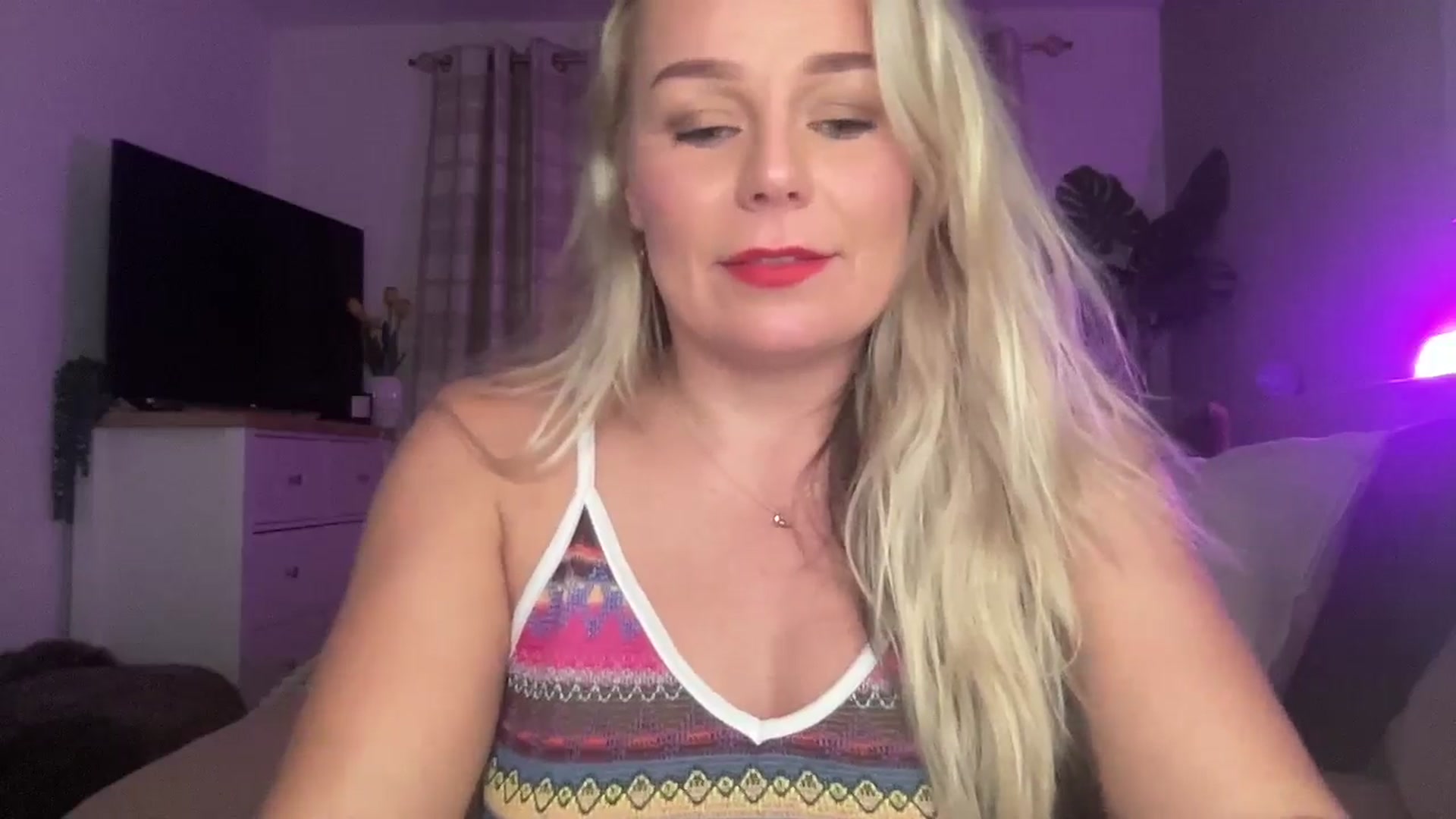 Gallery image thumbnail from Little_L's myfreecams stream on, 08/24/2024, 21:16 image 14 of 20