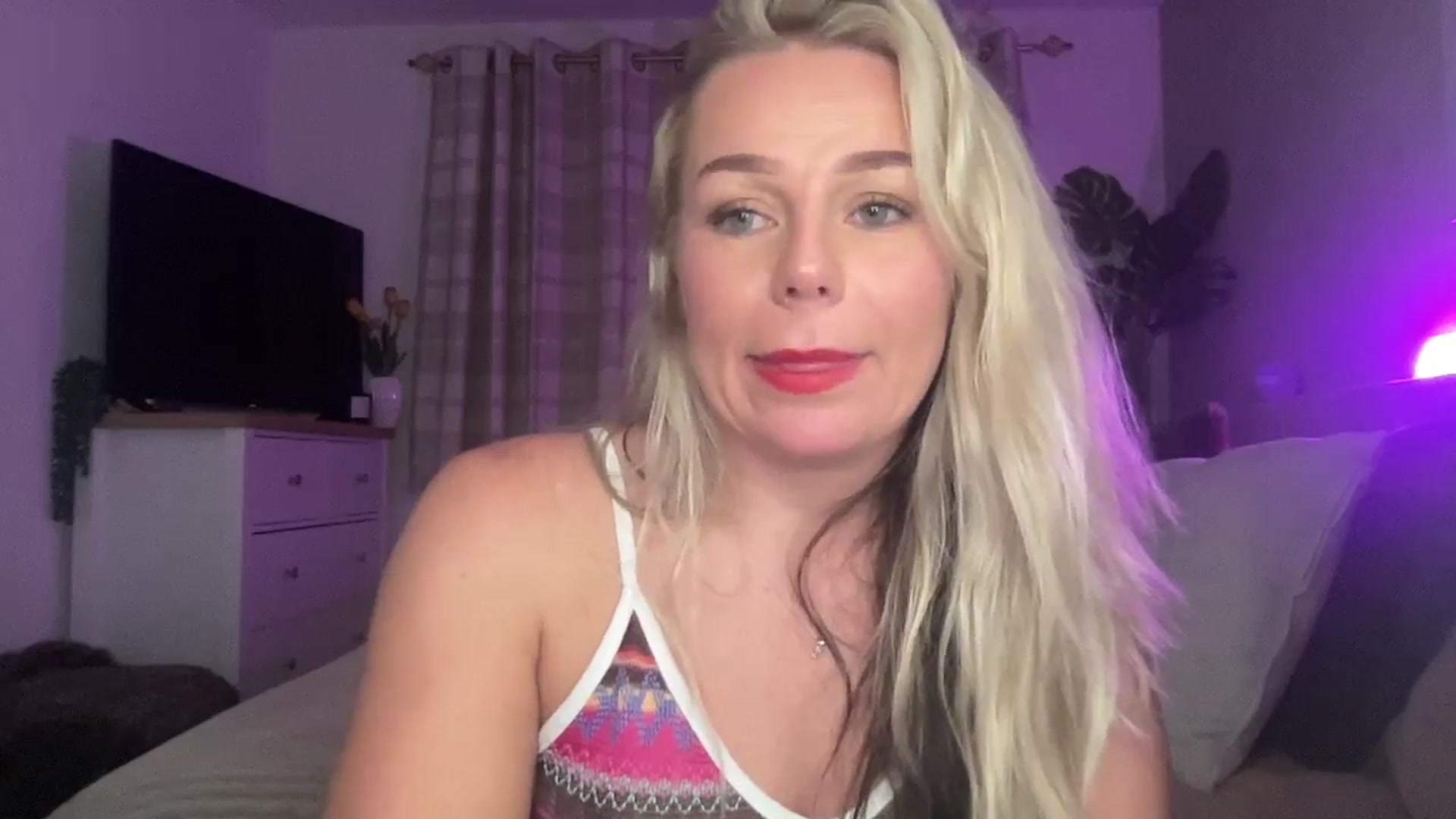 Gallery image thumbnail from Little_L's myfreecams stream on, 08/24/2024, 22:48 image 12 of 20