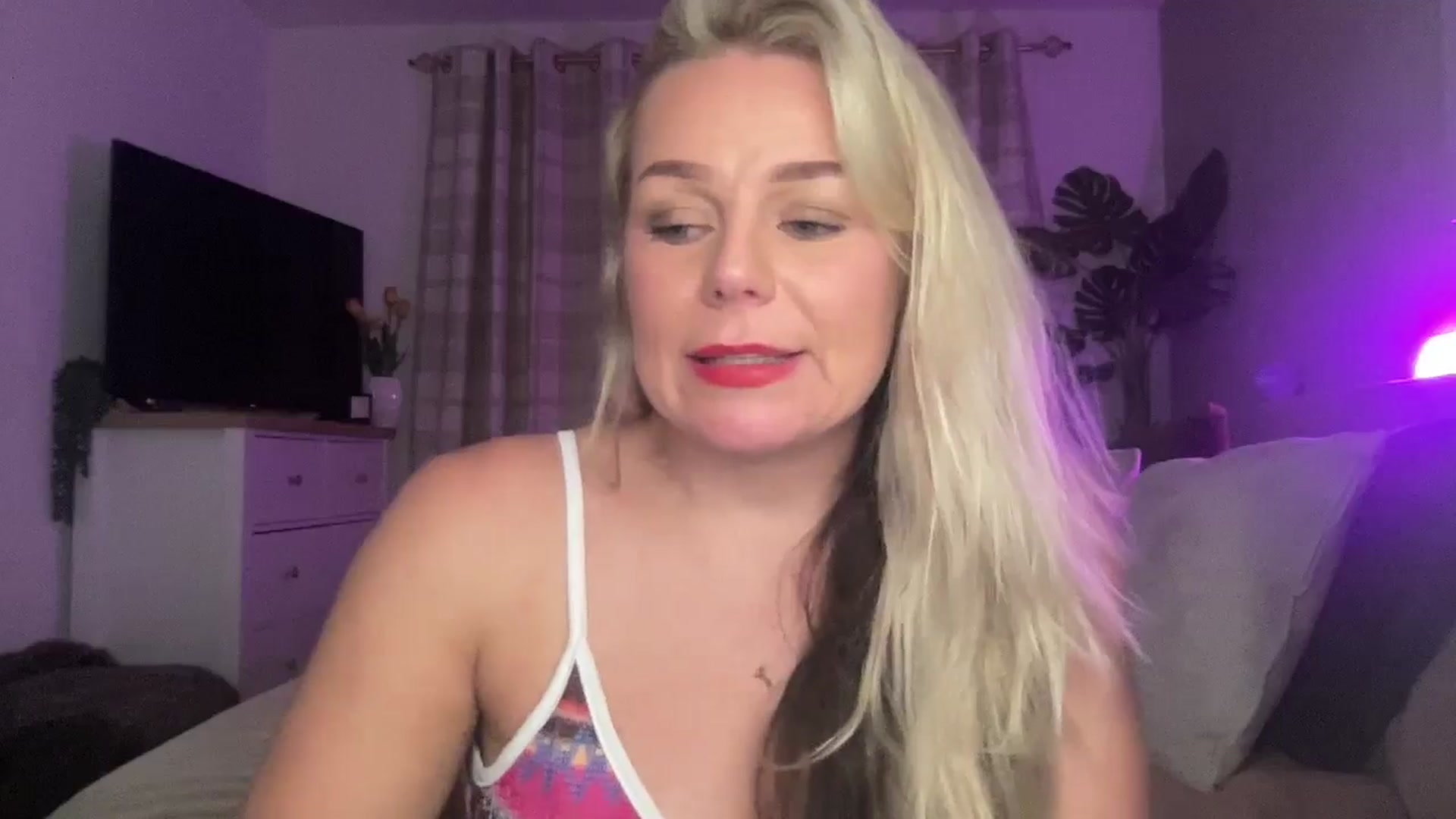 Gallery image thumbnail from Little_L's myfreecams stream on, 08/24/2024, 22:48 image 15 of 20