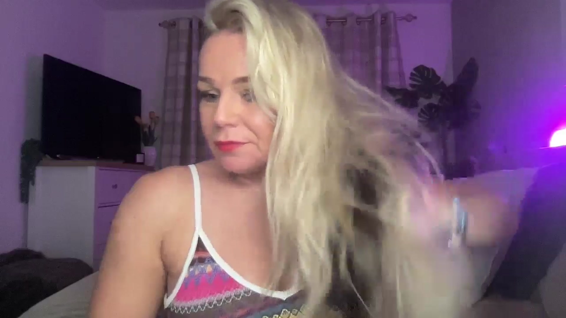Gallery image thumbnail from Little_L's myfreecams stream on, 08/24/2024, 22:48 image 18 of 20