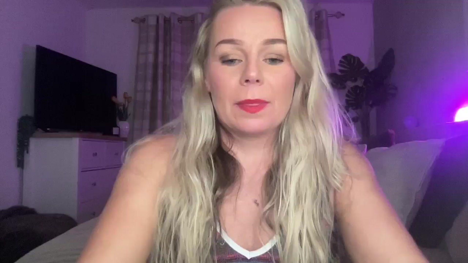 Gallery image thumbnail from Little_L's myfreecams stream on, 08/24/2024, 22:48 image 1 of 20