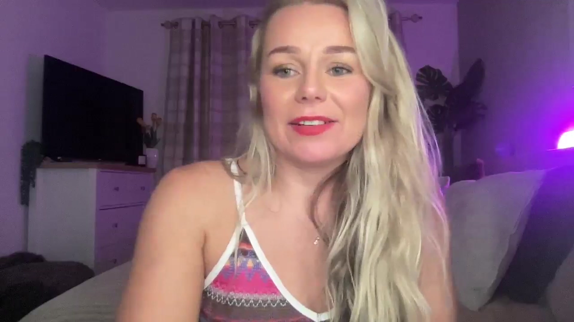 Gallery image thumbnail from Little_L's myfreecams stream on, 08/24/2024, 22:48 image 11 of 20