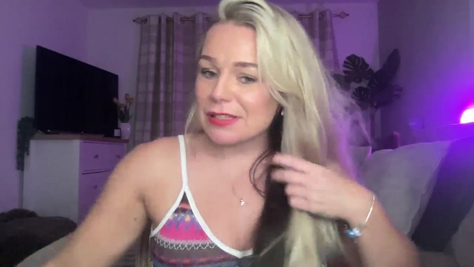 Gallery image thumbnail from Little_L's myfreecams stream on, 08/24/2024, 22:48 image 17 of 20