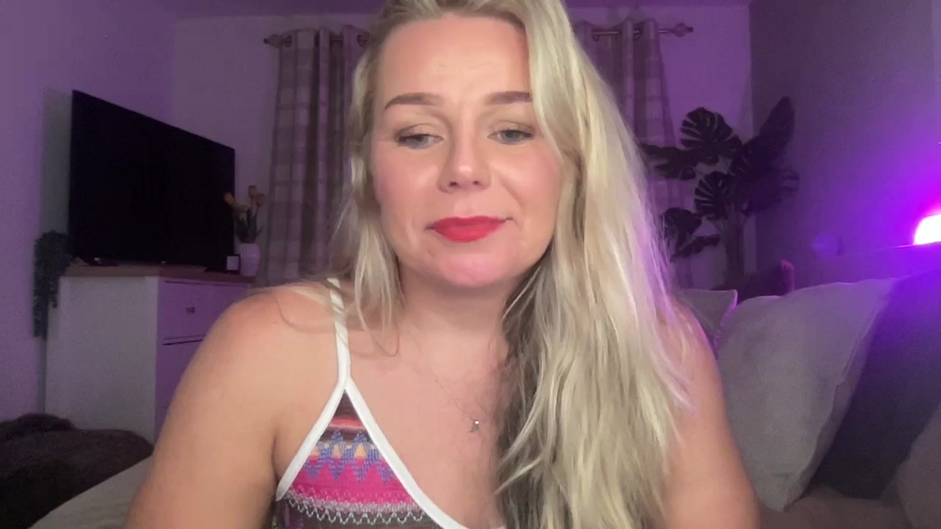 Gallery image thumbnail from Little_L's myfreecams stream on, 08/24/2024, 22:48 image 10 of 20