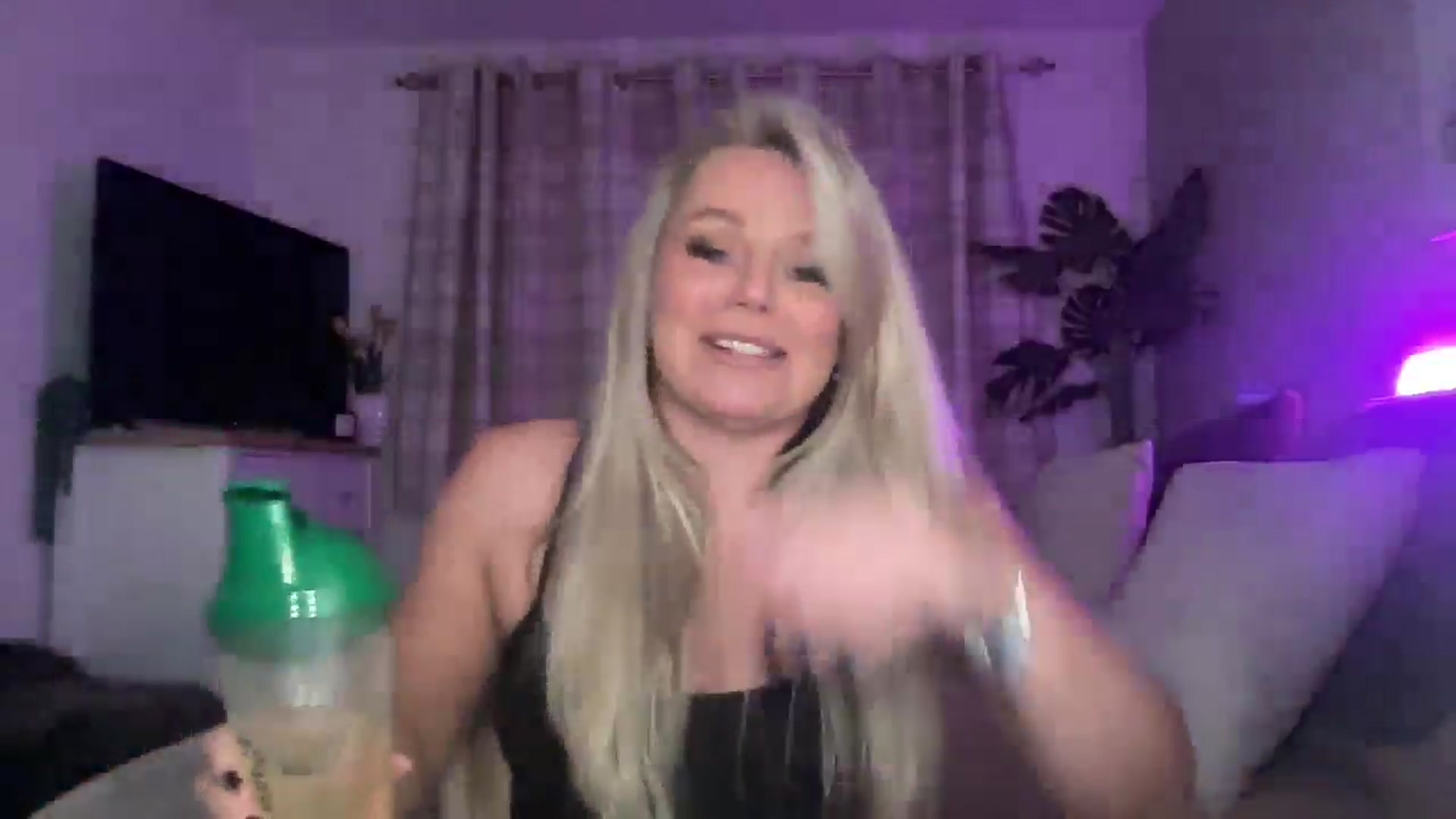 Gallery image thumbnail from Little_L's myfreecams stream on, 08/26/2024, 24:06 image 5 of 20