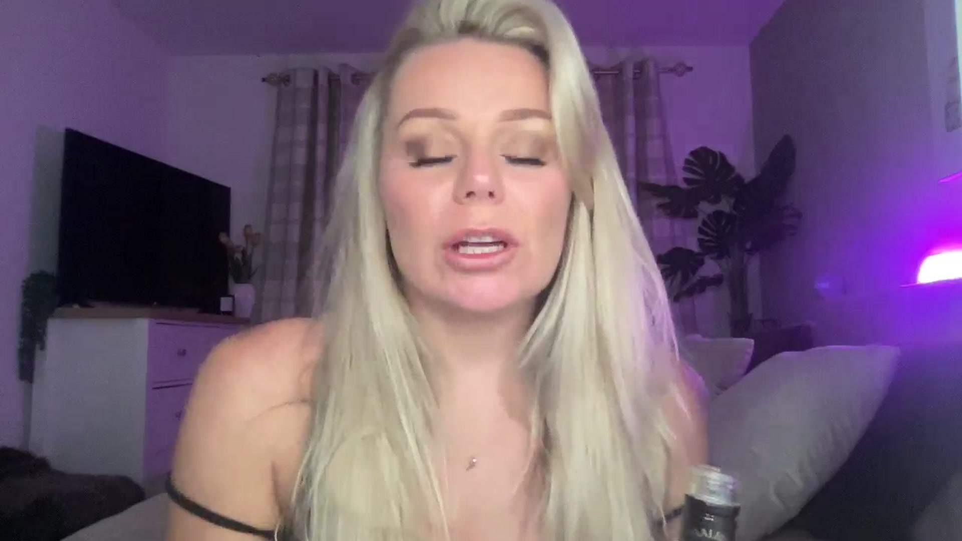 Gallery image thumbnail from Little_L's myfreecams stream on, 08/26/2024, 24:06 image 12 of 20