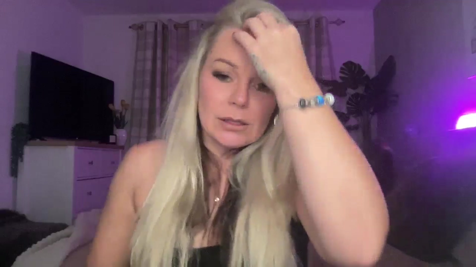 Gallery image thumbnail from Little_L's myfreecams stream on, 08/26/2024, 24:06 image 6 of 20