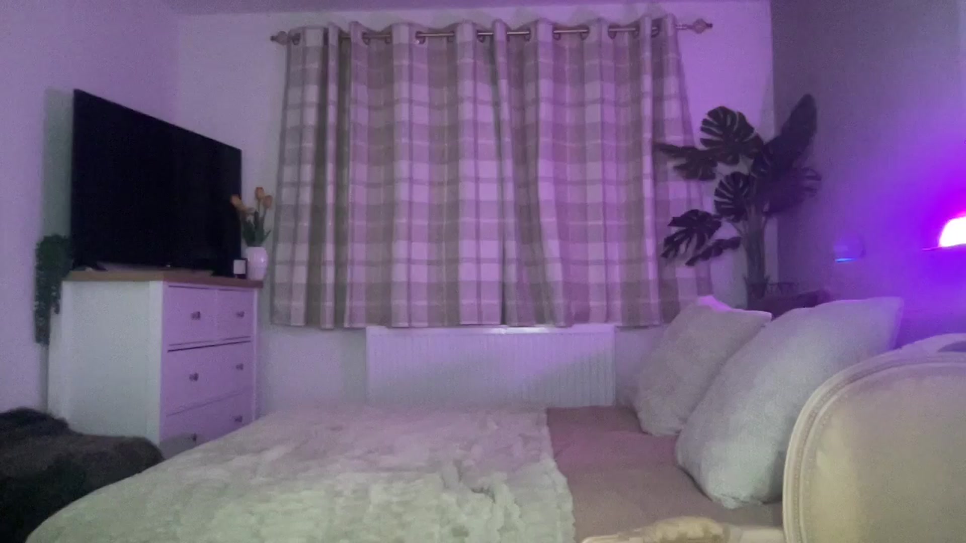 Gallery image thumbnail from Little_L's myfreecams stream on, 08/26/2024, 01:24 image 9 of 20