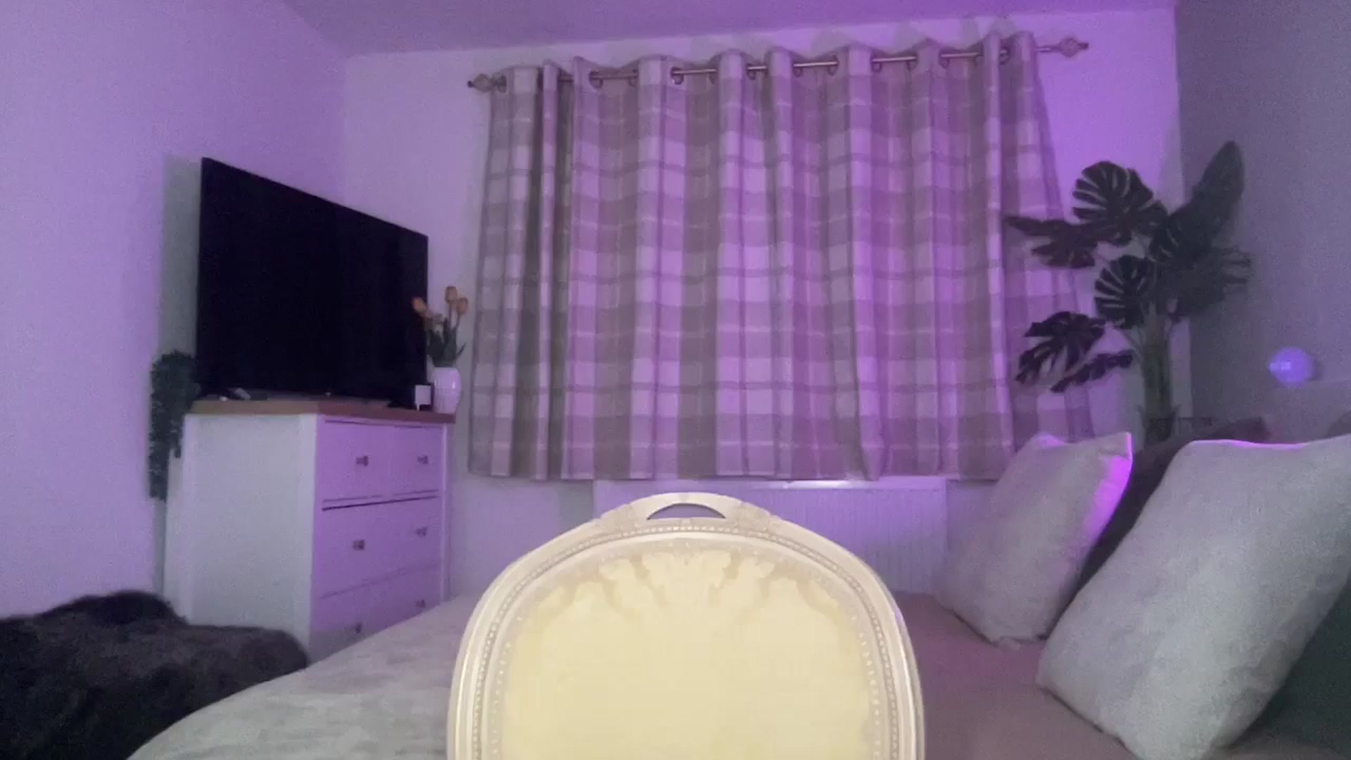 Gallery image thumbnail from Little_L's myfreecams stream on, 08/27/2024, 23:08 image 11 of 20