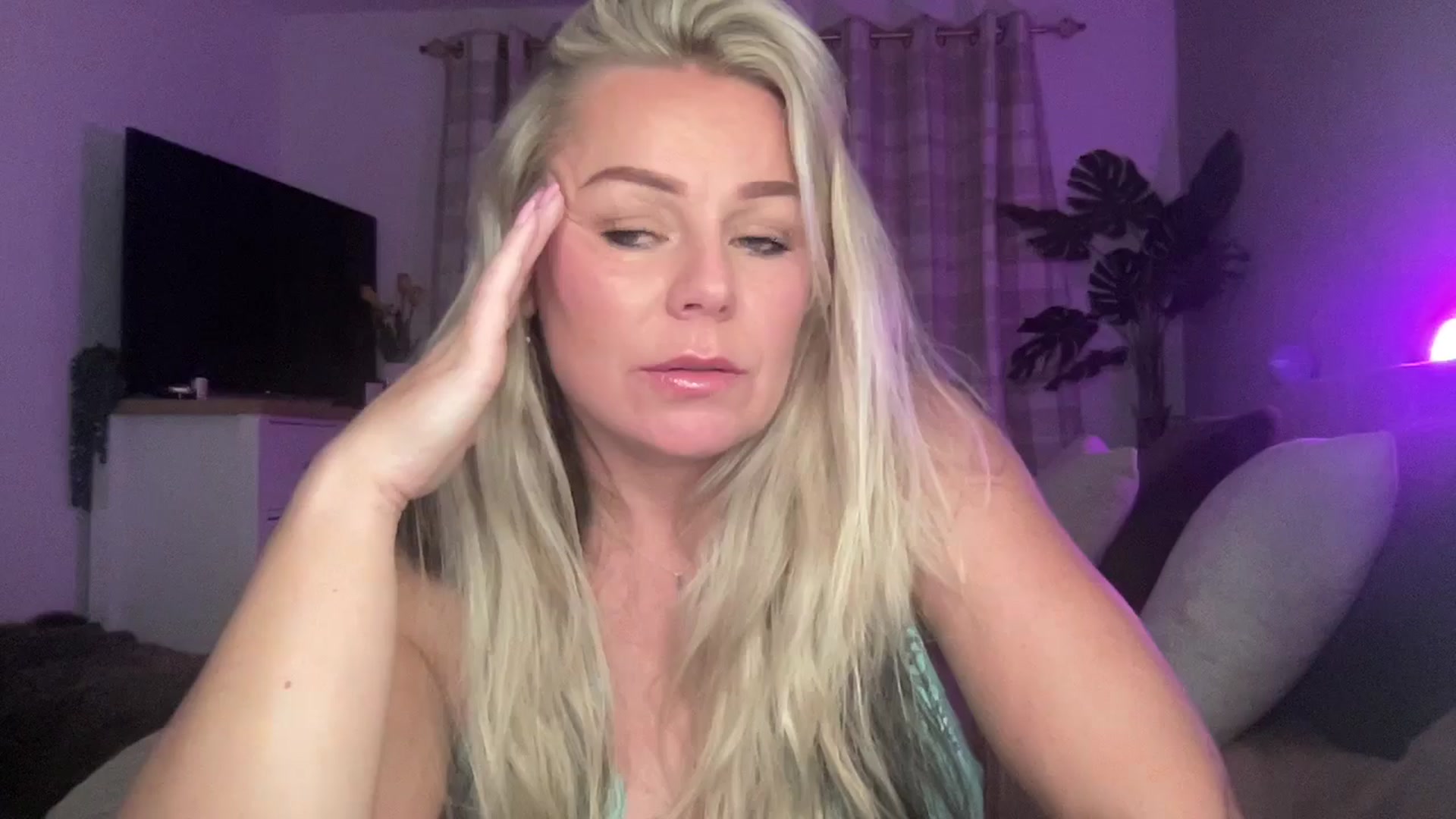 Gallery image thumbnail from Little_L's myfreecams stream on, 08/29/2024, 22:34 image 9 of 20
