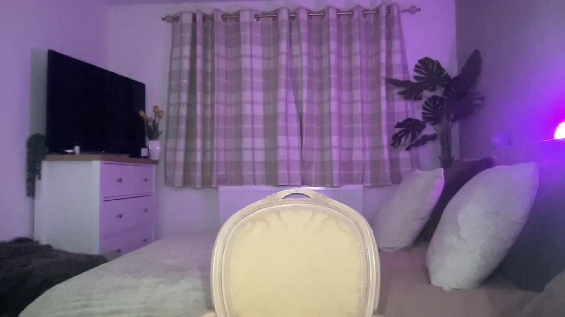 Gallery image thumbnail from Little_L's myfreecams stream on, 08/29/2024, 22:34 image 7 of 20