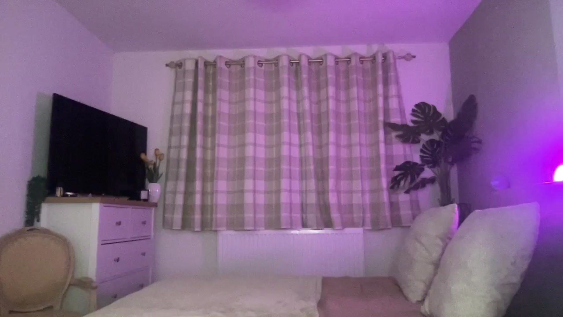 Gallery image thumbnail from Little_L's myfreecams stream on, 08/30/2024, 22:41 image 15 of 20