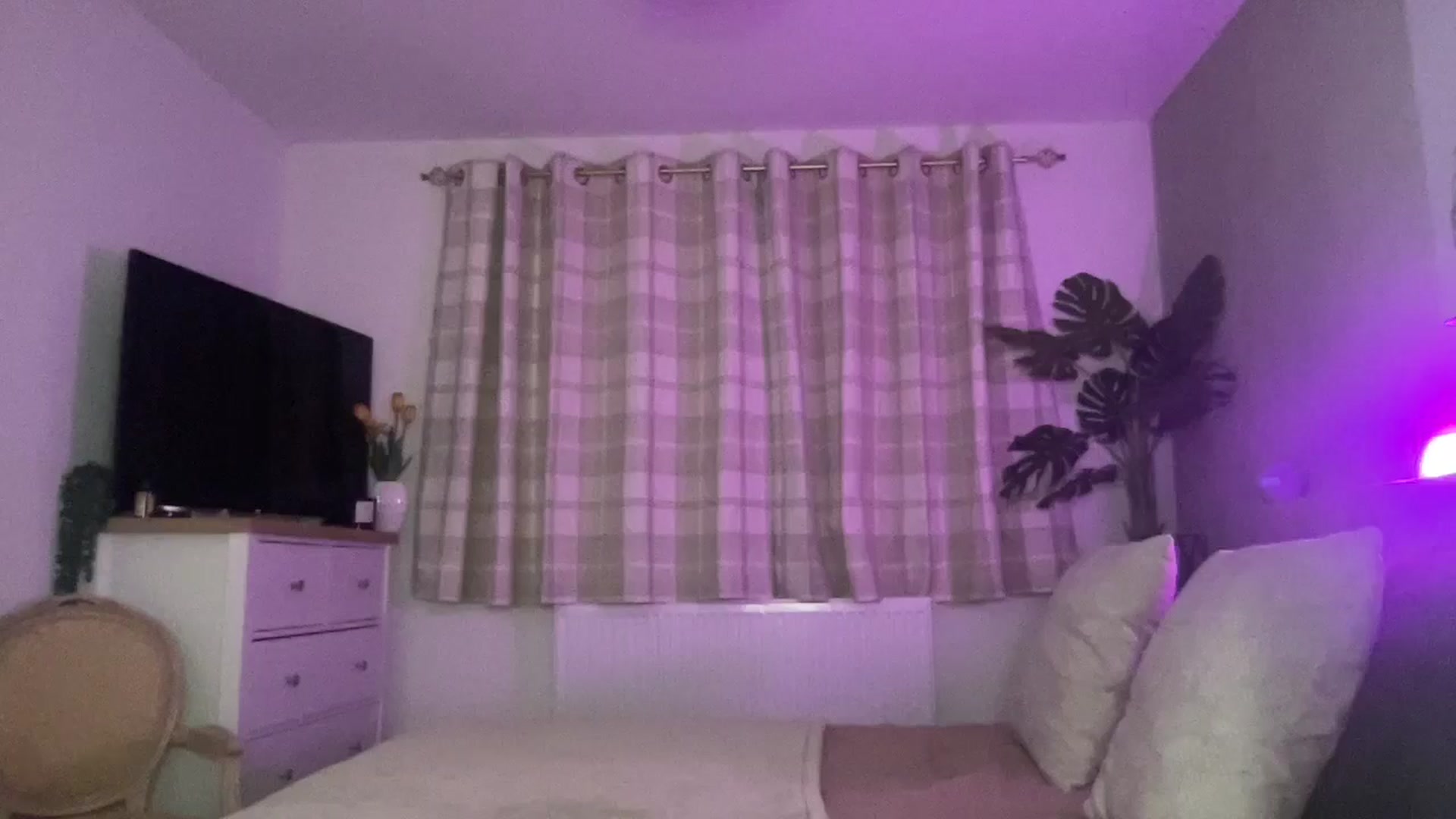 Gallery image thumbnail from Little_L's myfreecams stream on, 08/30/2024, 22:41 image 12 of 20