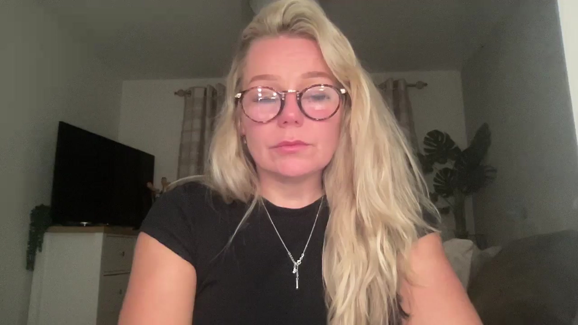 Gallery image thumbnail from Little_L's myfreecams stream on, 09/05/2024, 20:27 image 18 of 20