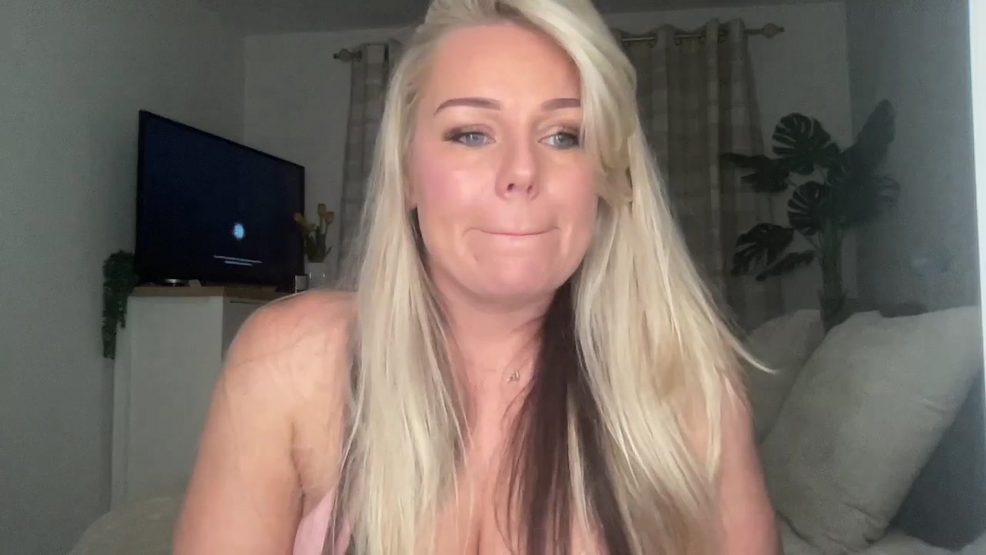 Gallery image thumbnail from Little_L's myfreecams stream on, 09/07/2024, 19:57 image 5 of 20