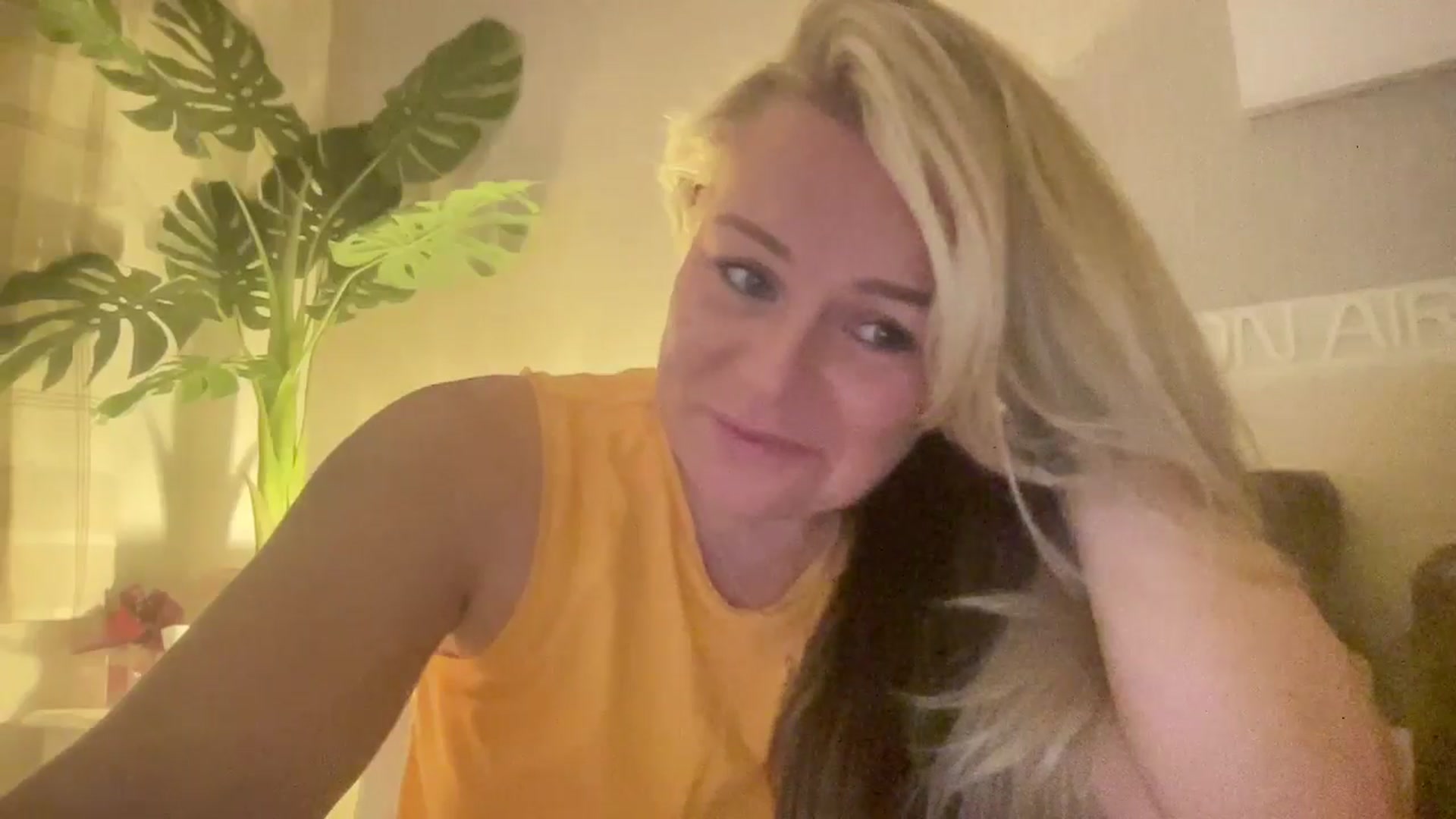 Gallery image thumbnail from Little_L's myfreecams stream on, 09/08/2024, 20:25 image 16 of 20