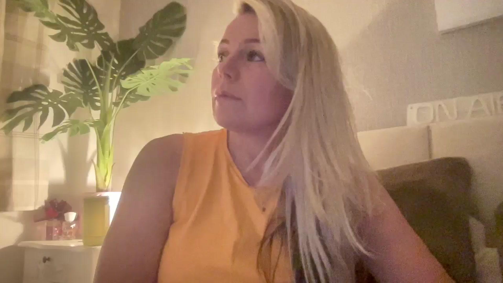Gallery image thumbnail from Little_L's myfreecams stream on, 09/08/2024, 20:25 image 14 of 20