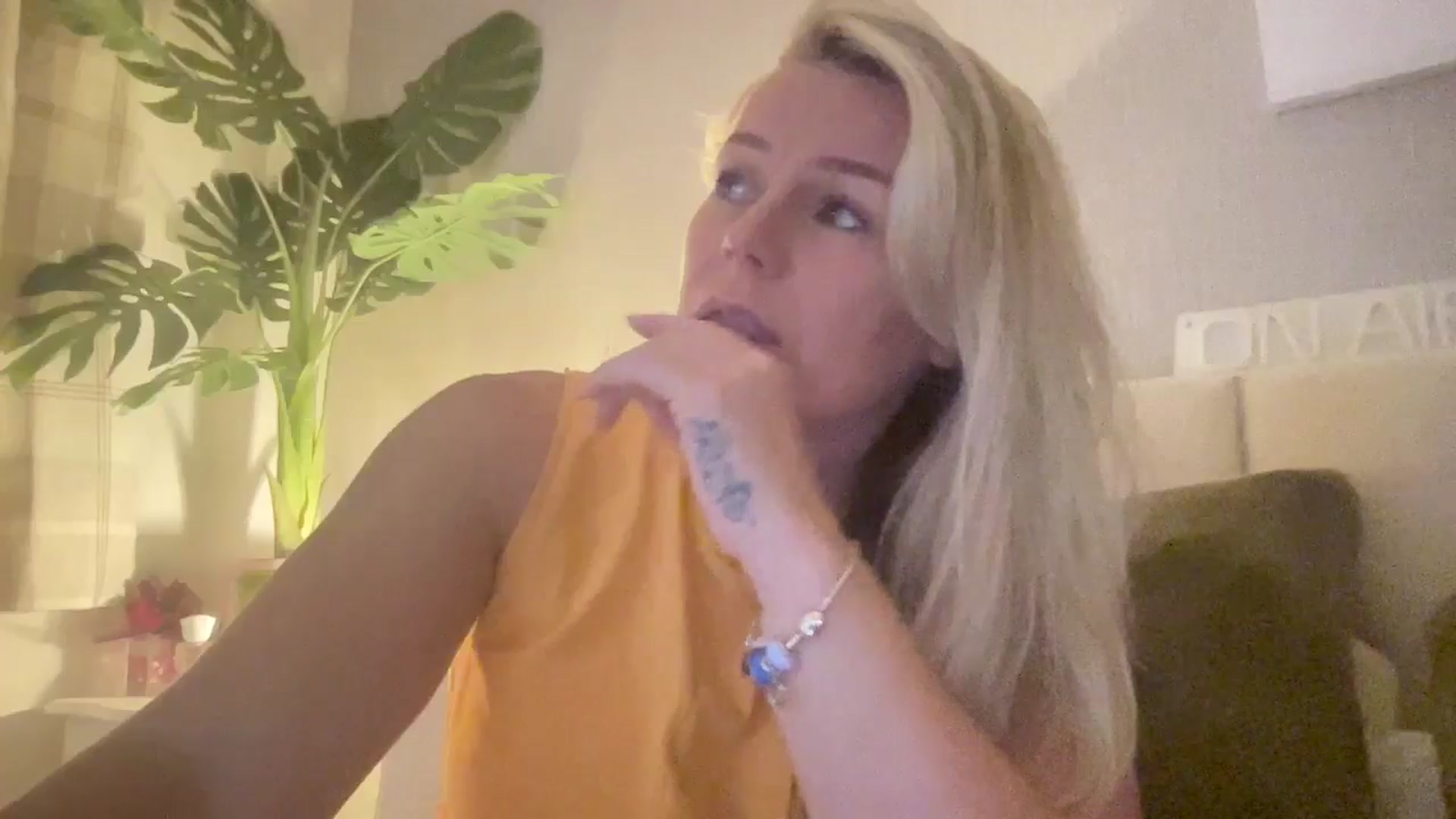 Gallery image thumbnail from Little_L's myfreecams stream on, 09/08/2024, 20:25 image 15 of 20