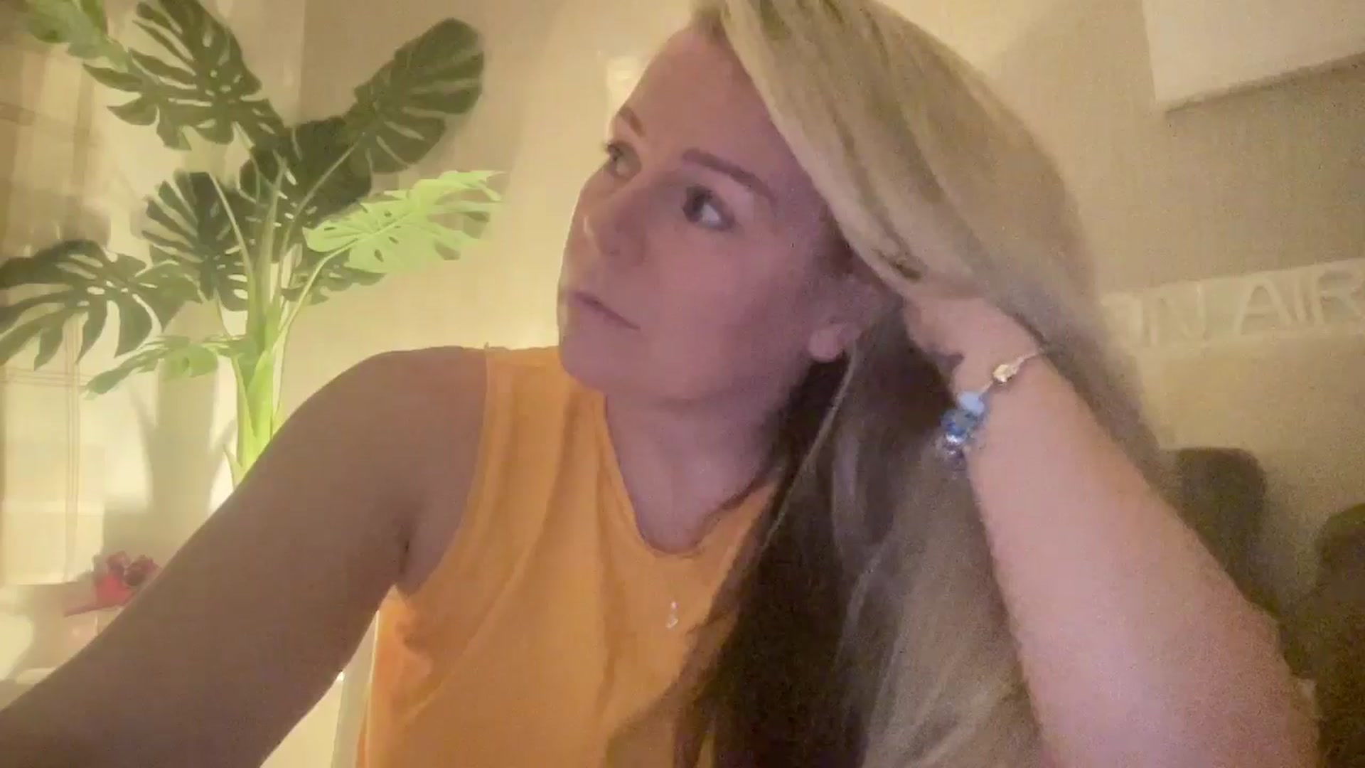 Gallery image thumbnail from Little_L's myfreecams stream on, 09/08/2024, 20:25 image 18 of 20