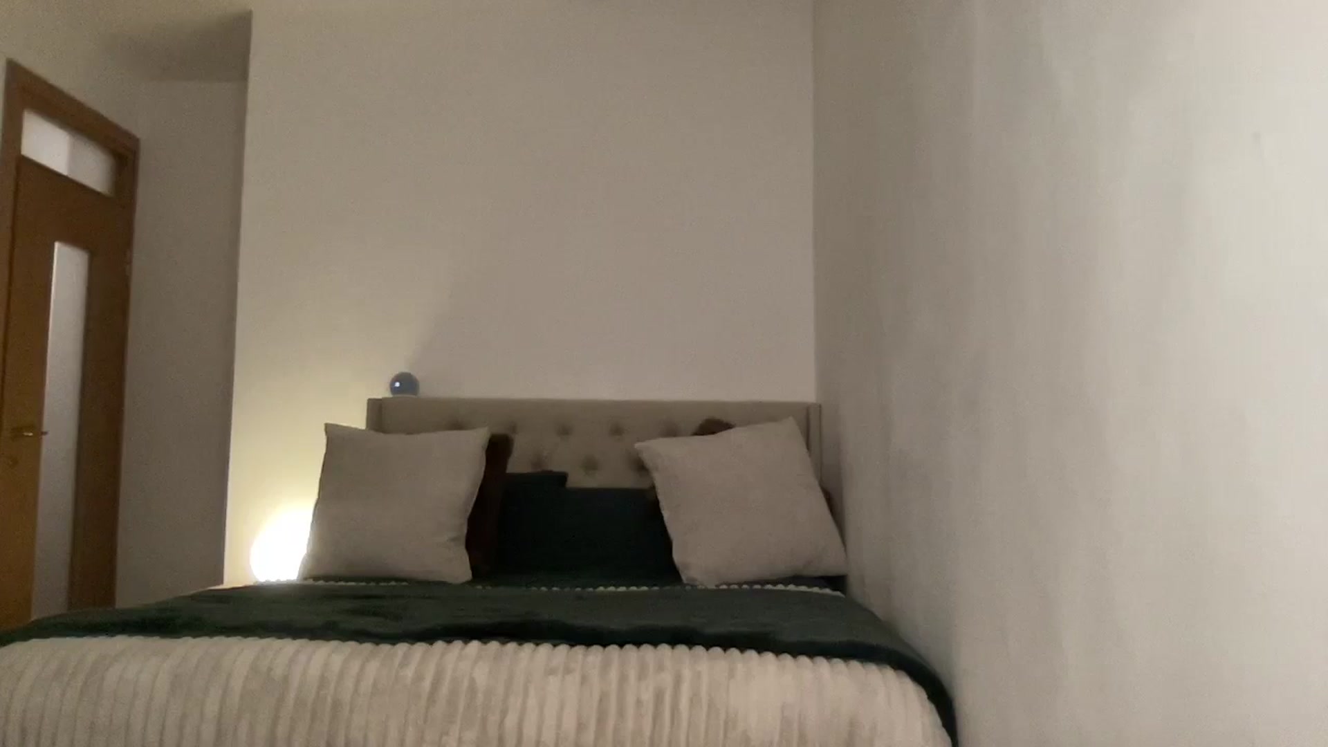Gallery image thumbnail from Little_L's myfreecams stream on, 09/21/2024, 24:00 image 3 of 20