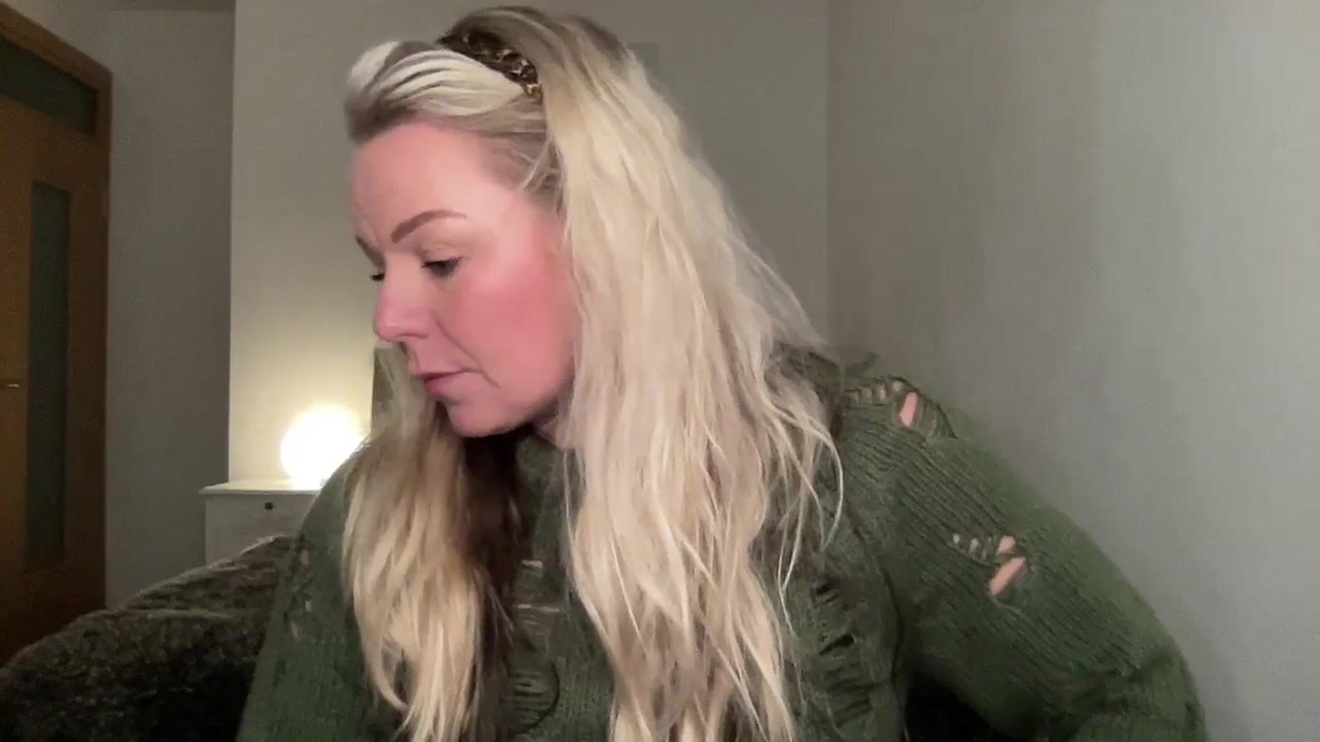 Gallery image thumbnail from Little_L's myfreecams stream on, 10/17/2024, 20:01 image 11 of 20