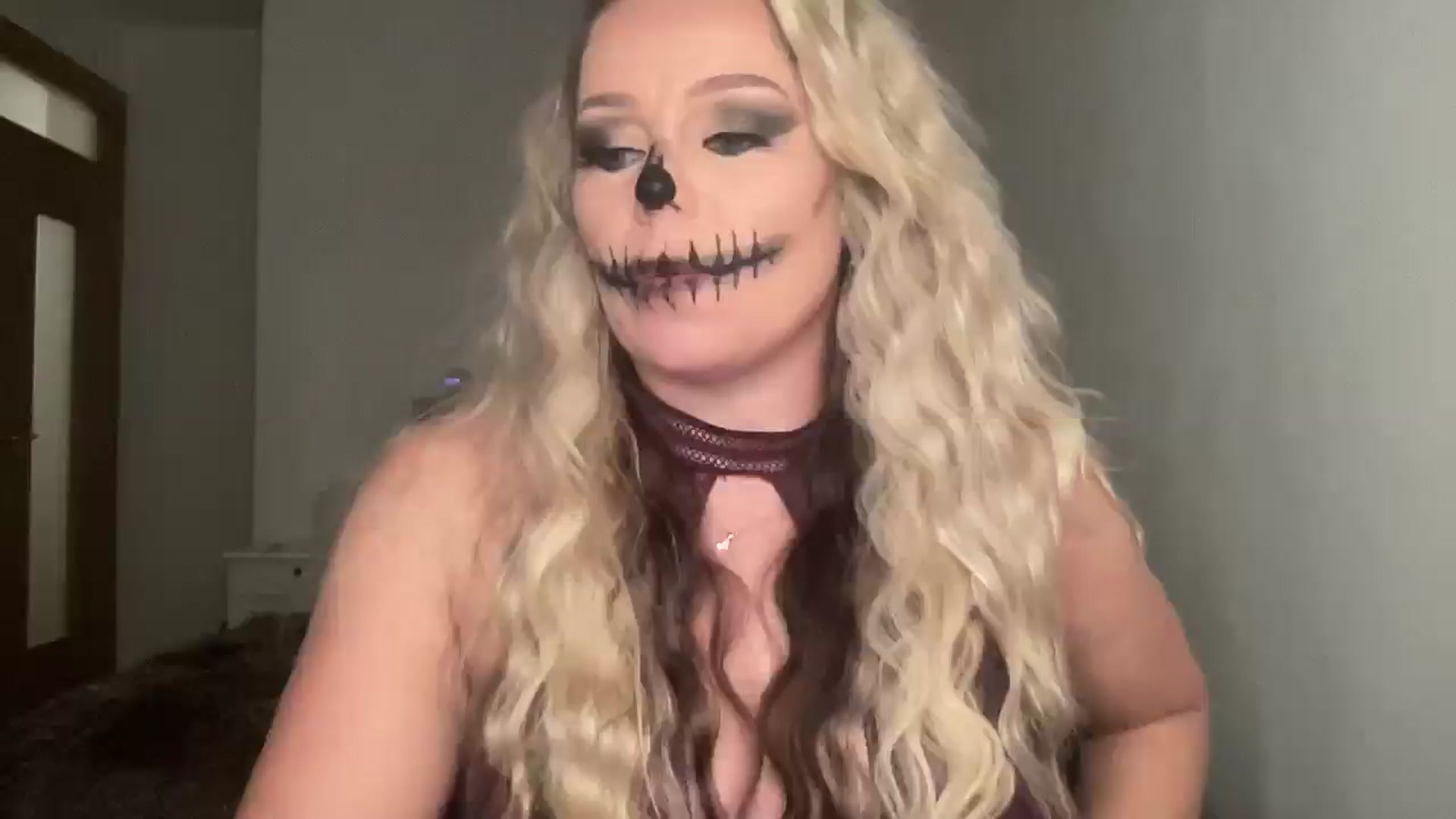 Gallery image thumbnail from Little_L's myfreecams stream on, 10/31/2024, 23:11 image 5 of 20