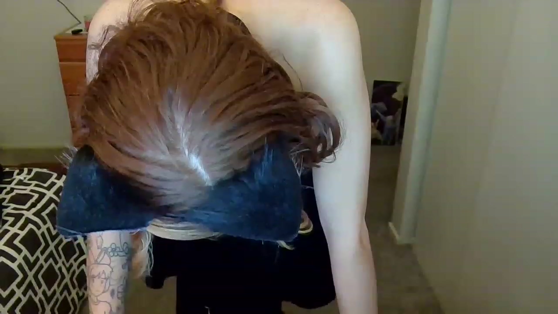 Gallery image thumbnail from Little_Lunar's myfreecams stream on, 12/02/2022, 20:29 image 19 of 20